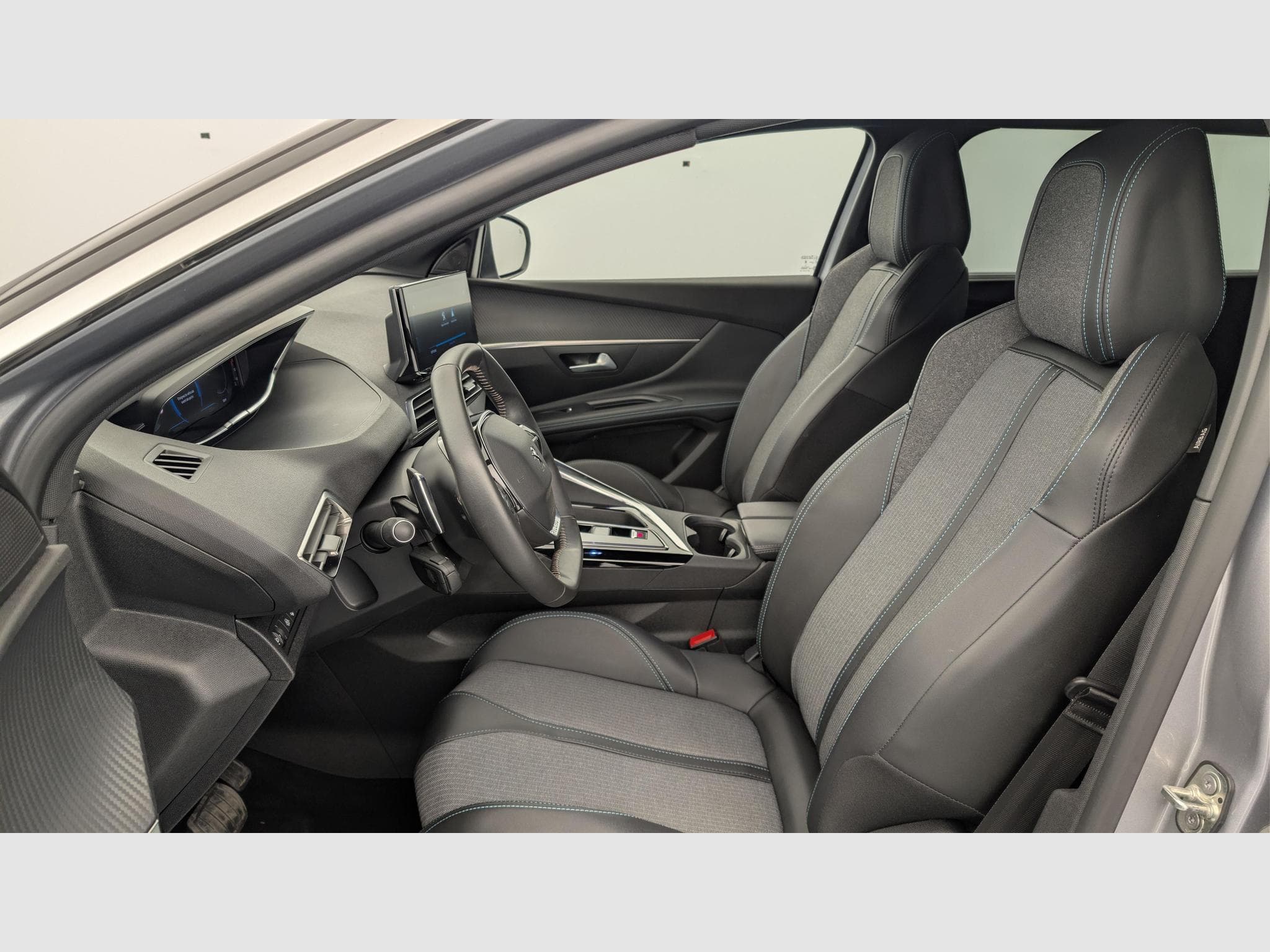 Peugeot 5008 Hybrid 136 e-DCS6 Allure Pack (2024) - Foto 16