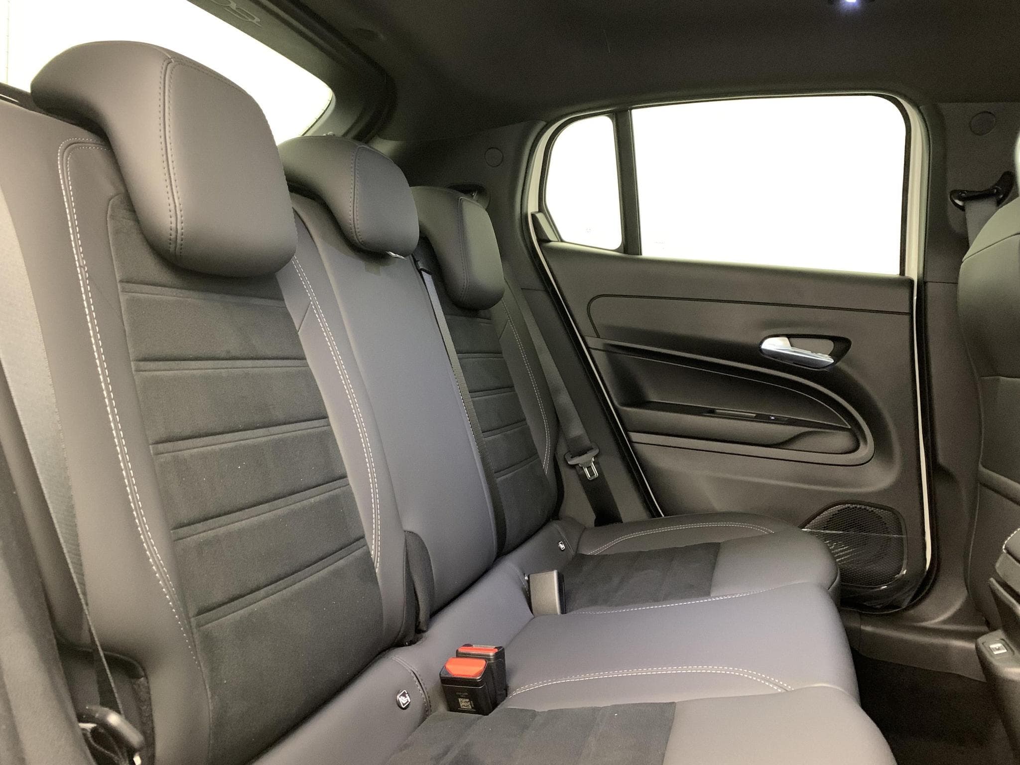 Fiat 600 T-Gen 3 1.2 Hybrid 145ch eDCT6 Sport (2026) - Foto 10