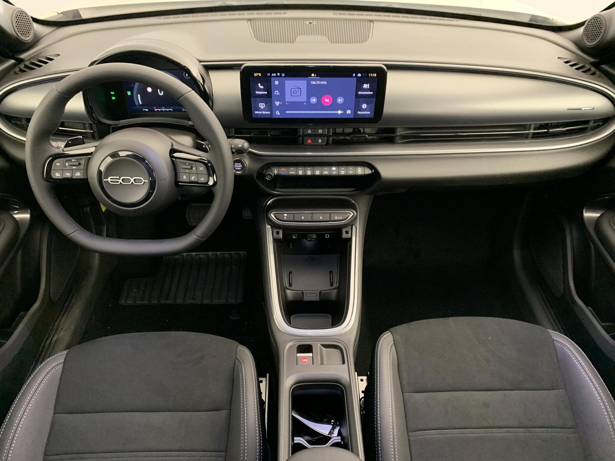 Fiat 600 T-Gen 3 1.2 Hybrid 145ch eDCT6 Sport (2026) - Foto 12