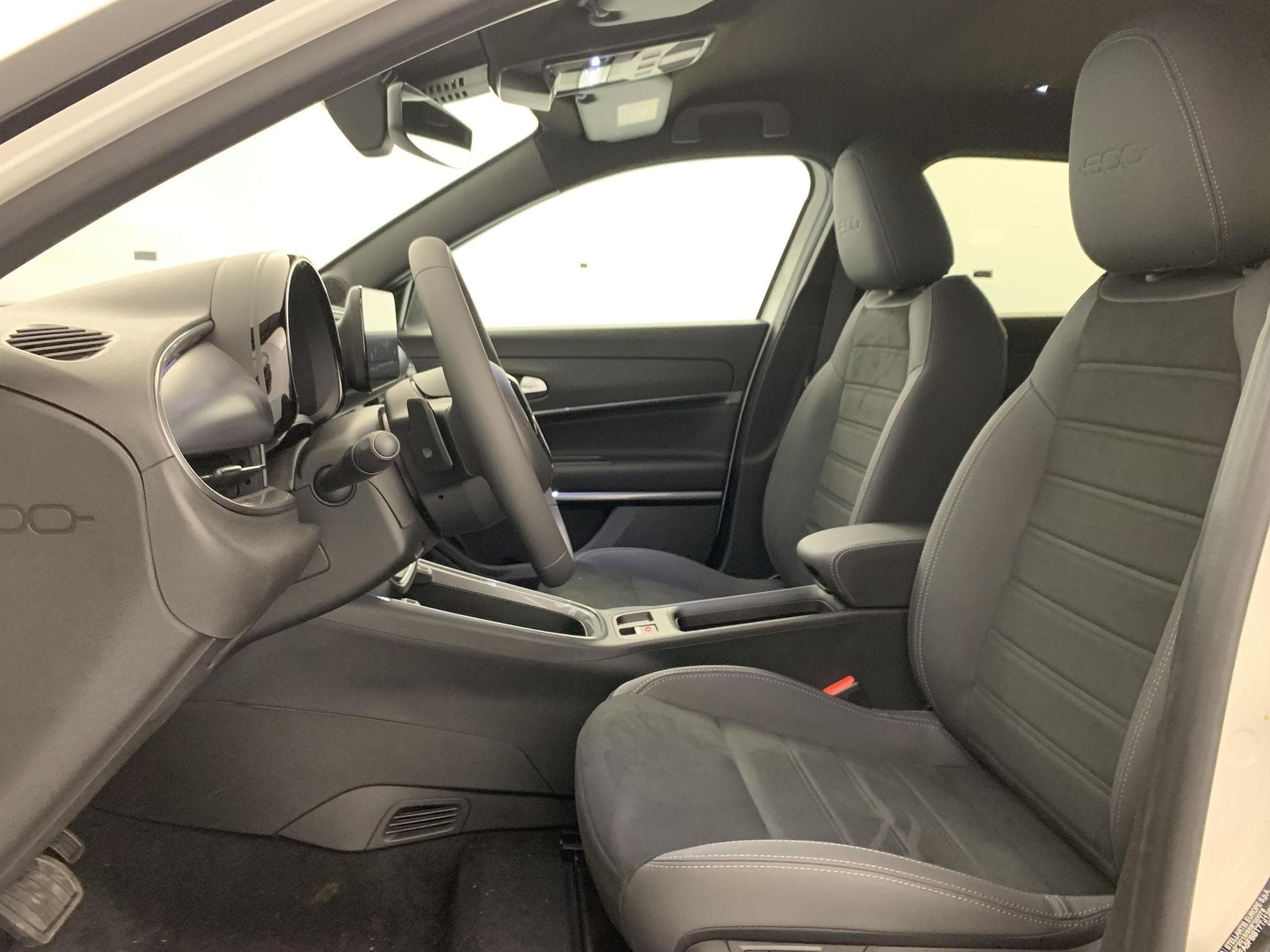Fiat 600 T-Gen 3 1.2 Hybrid 145ch eDCT6 Sport (2026) - Foto 20