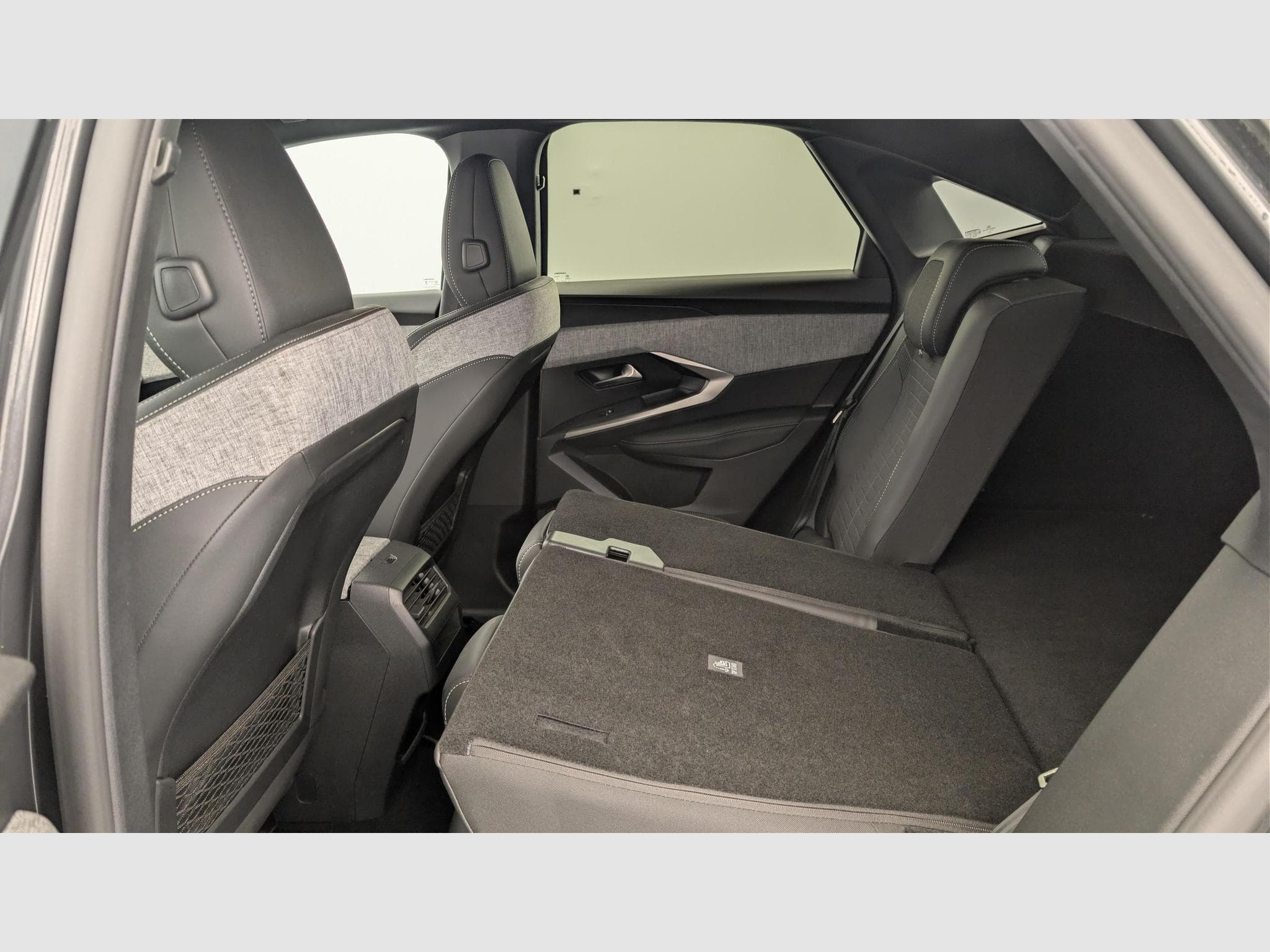 Peugeot 3008 Hybrid 145 e-DCS6 GT (2025) - Foto 12