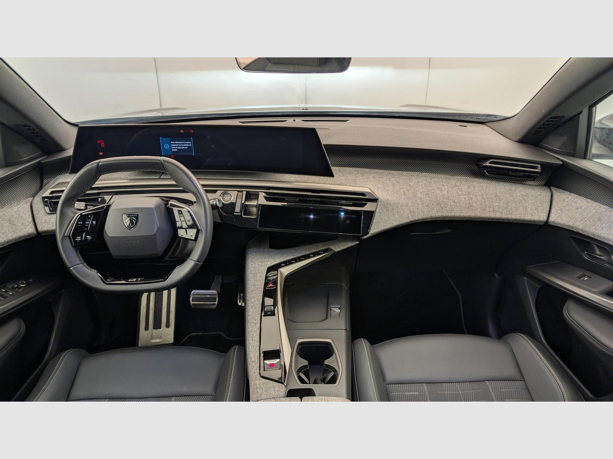 Peugeot 3008 Hybrid 145 e-DCS6 GT (2025) - Foto 13
