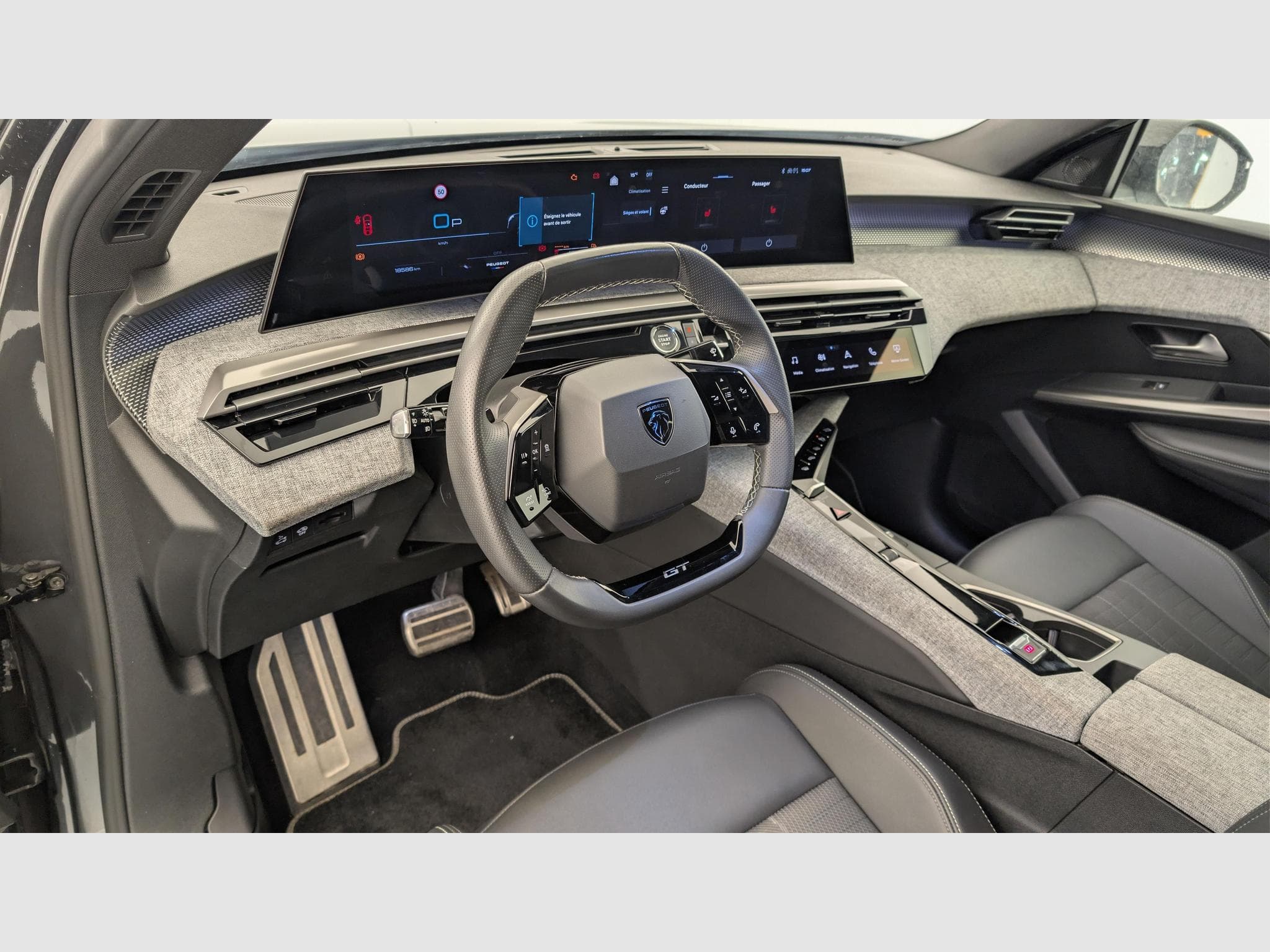 Peugeot 3008 Hybrid 145 e-DCS6 GT (2025) - Foto 15