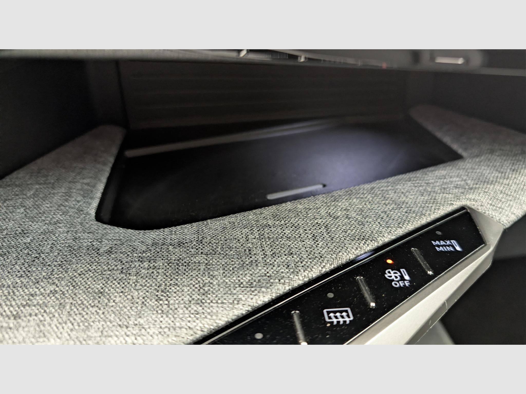 Peugeot 3008 Hybrid 145 e-DCS6 GT (2025) - Foto 20