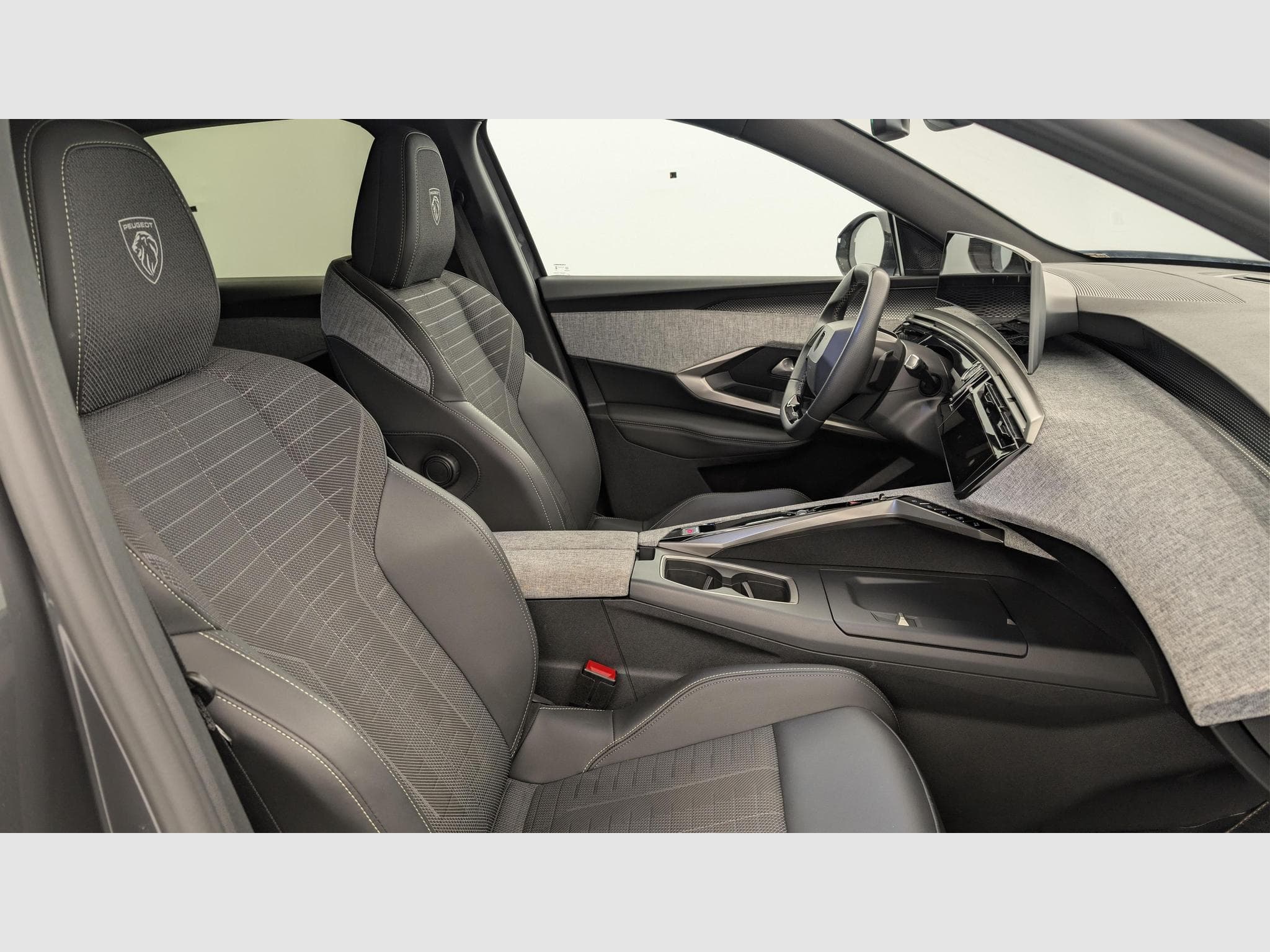 Peugeot 3008 Hybrid 145 e-DCS6 GT (2025) - Foto 9