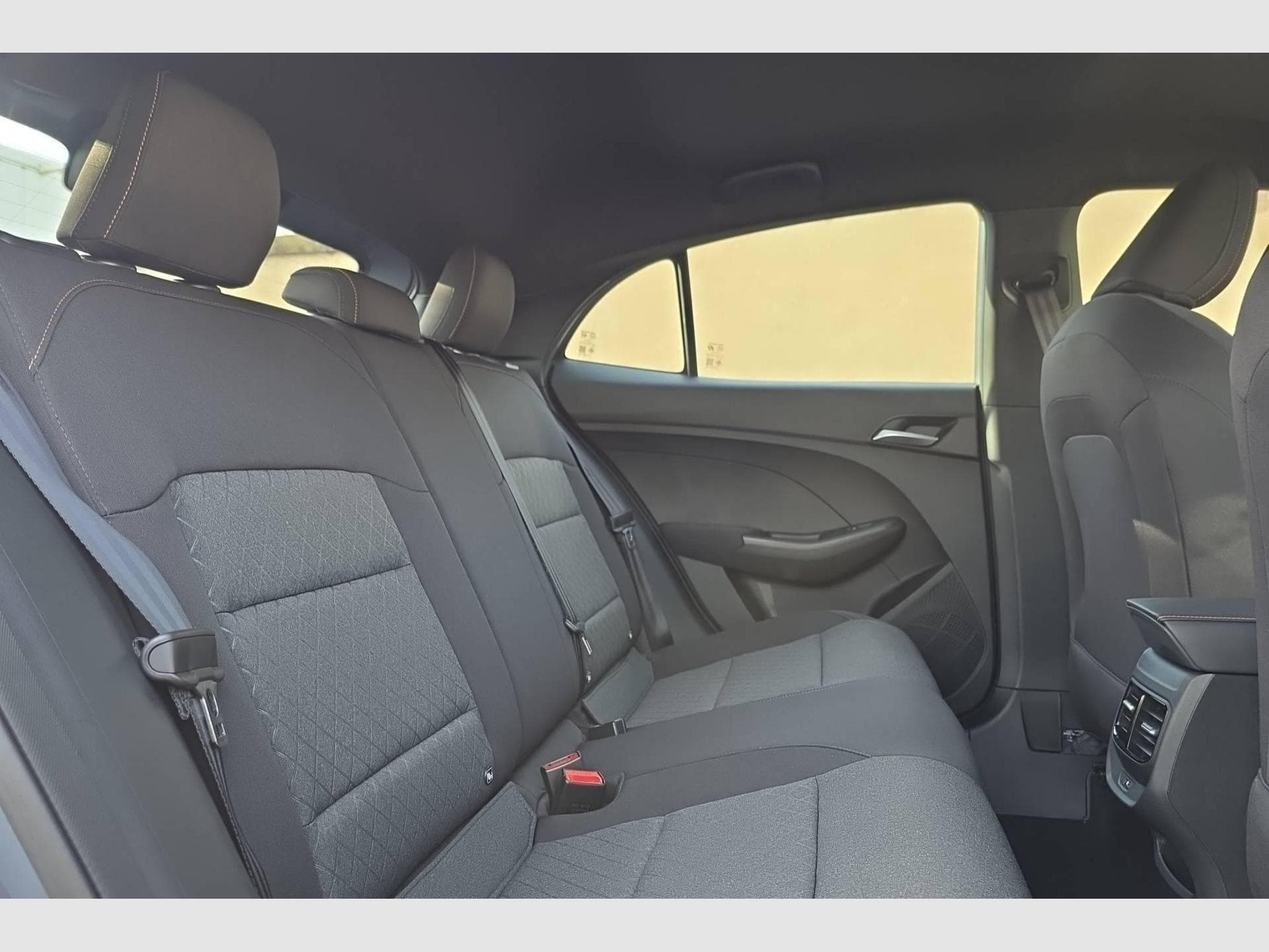 Mg MG3 1.5 L Hybrid+ 195 ch Comfort (2026) - Foto 10