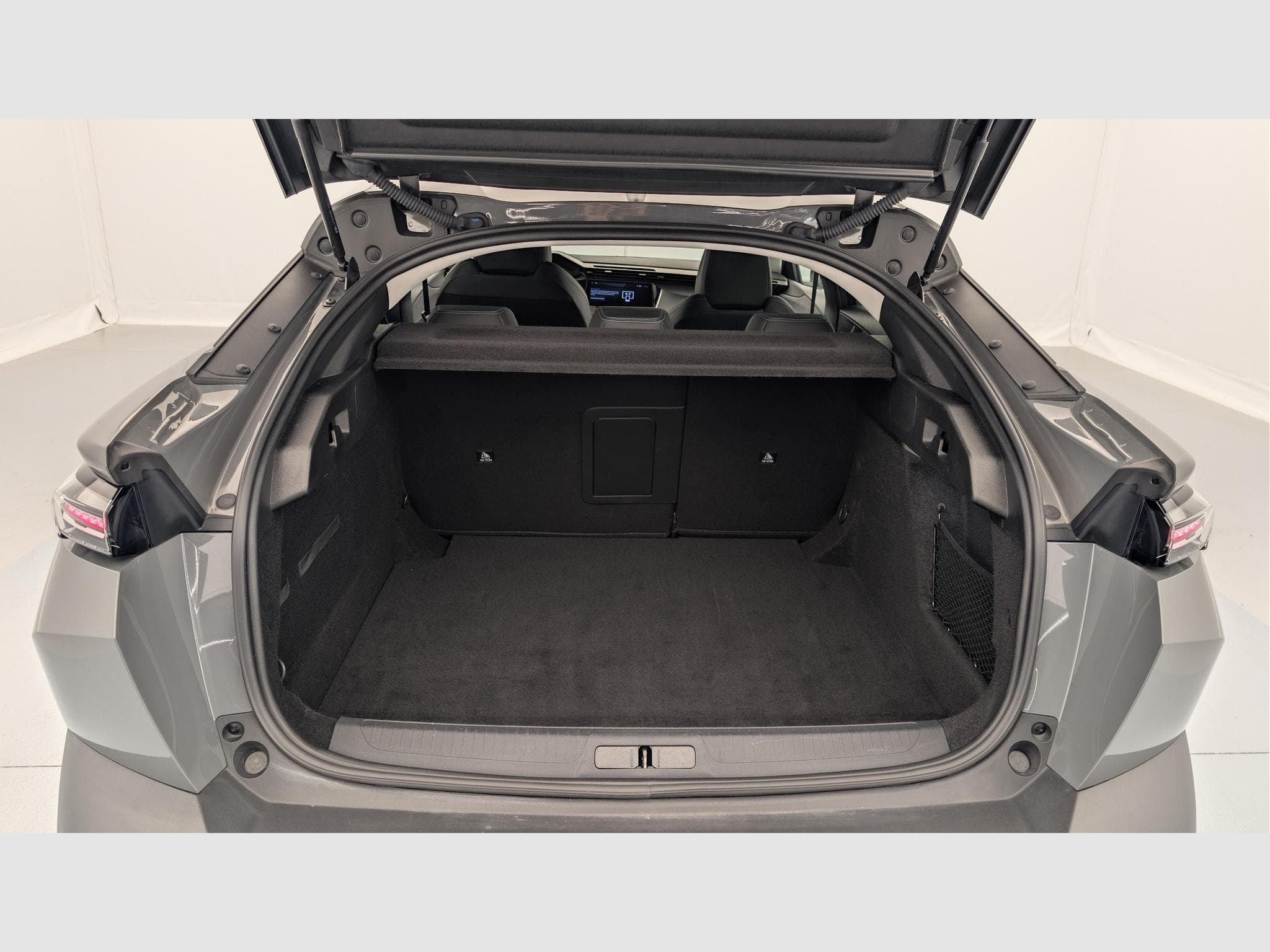 Peugeot 408 Hybrid 136 e-DCS6 Allure (2025) - Foto 11