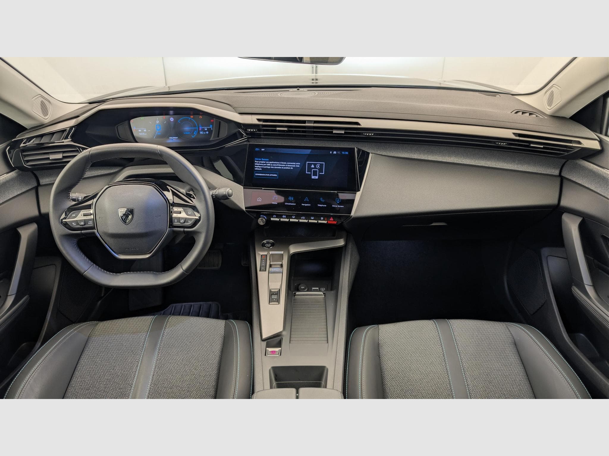 Peugeot 408 Hybrid 136 e-DCS6 Allure (2025) - Foto 13