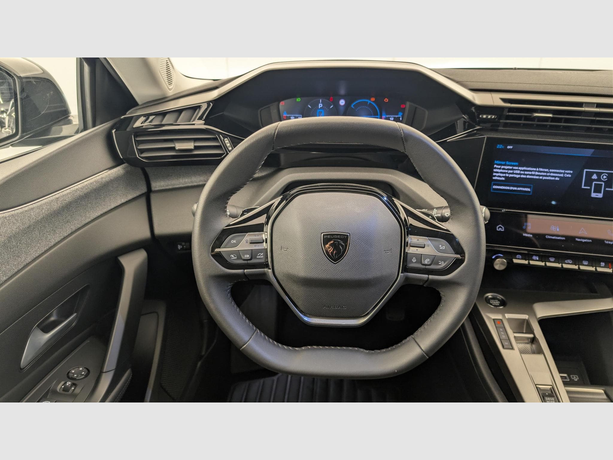 Peugeot 408 Hybrid 136 e-DCS6 Allure (2025) - Foto 14