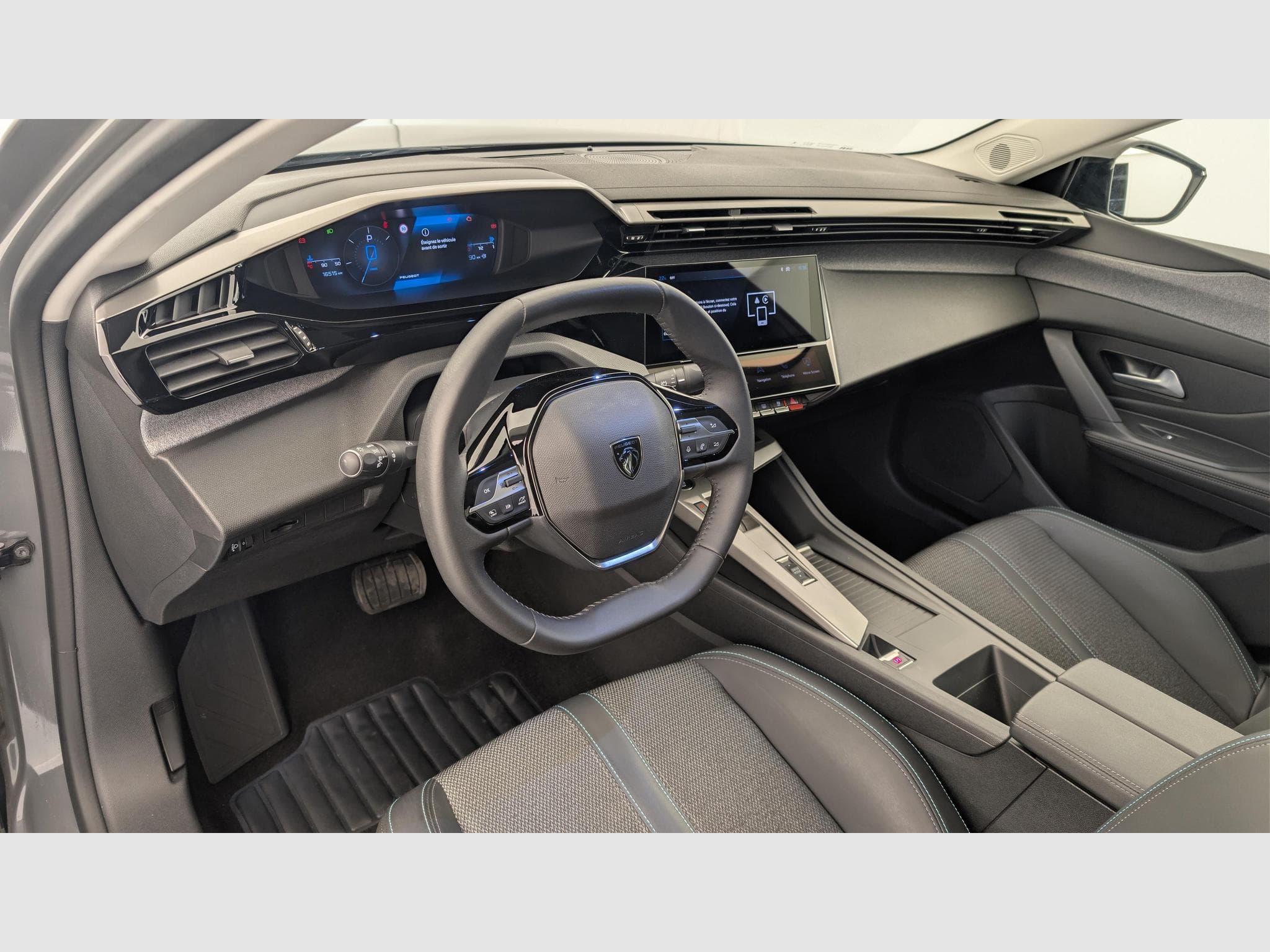Peugeot 408 Hybrid 136 e-DCS6 Allure (2025) - Foto 15