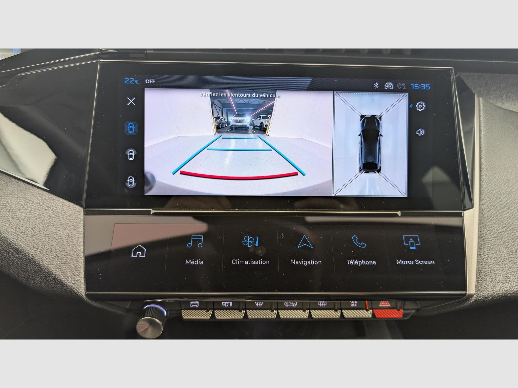 Peugeot 408 Hybrid 136 e-DCS6 Allure (2025) - Foto 17
