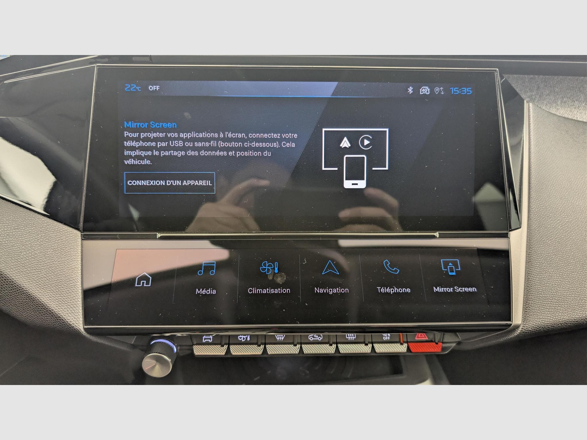 Peugeot 408 Hybrid 136 e-DCS6 Allure (2025) - Foto 18