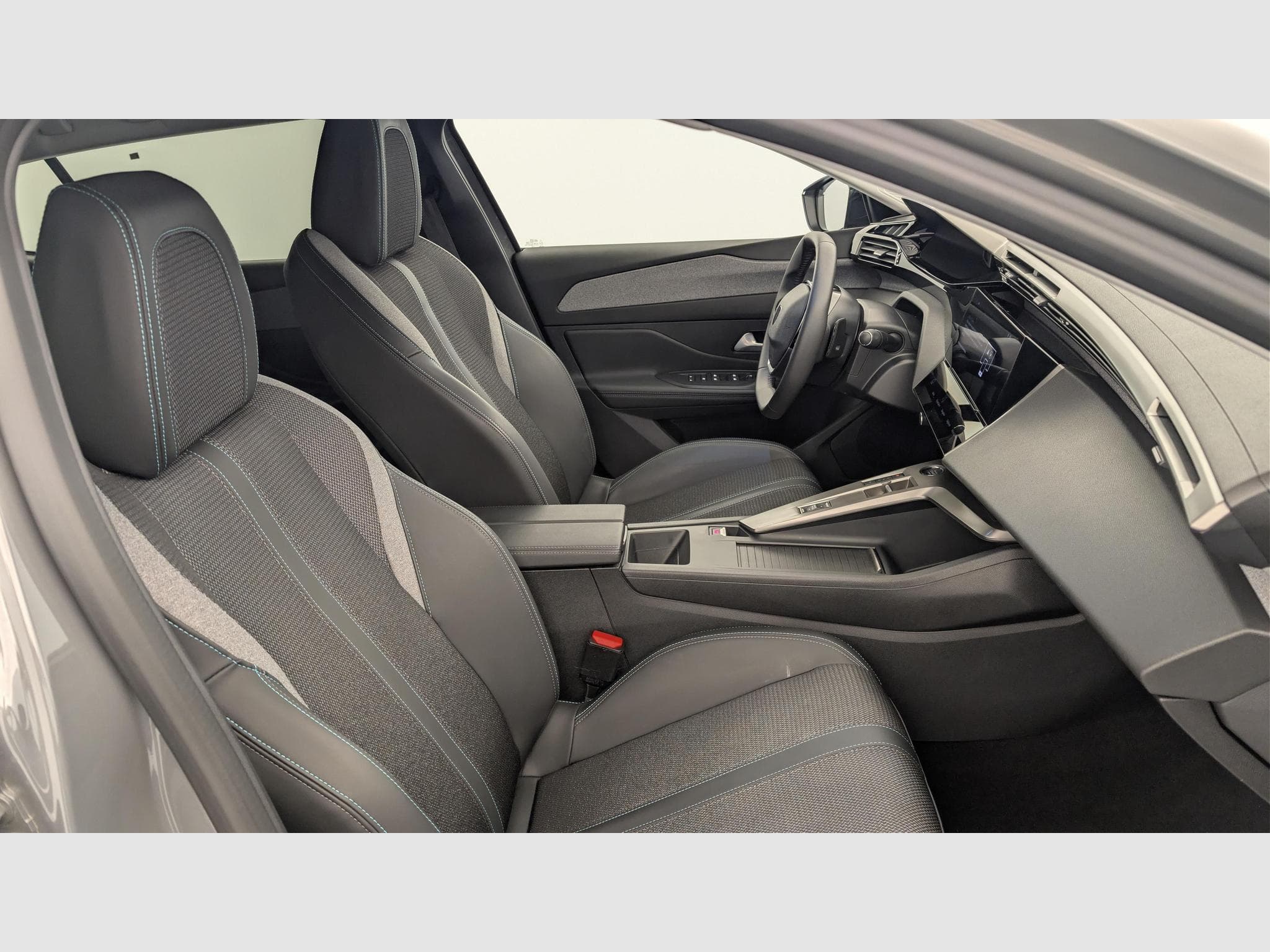 Peugeot 408 Hybrid 136 e-DCS6 Allure (2025) - Foto 9