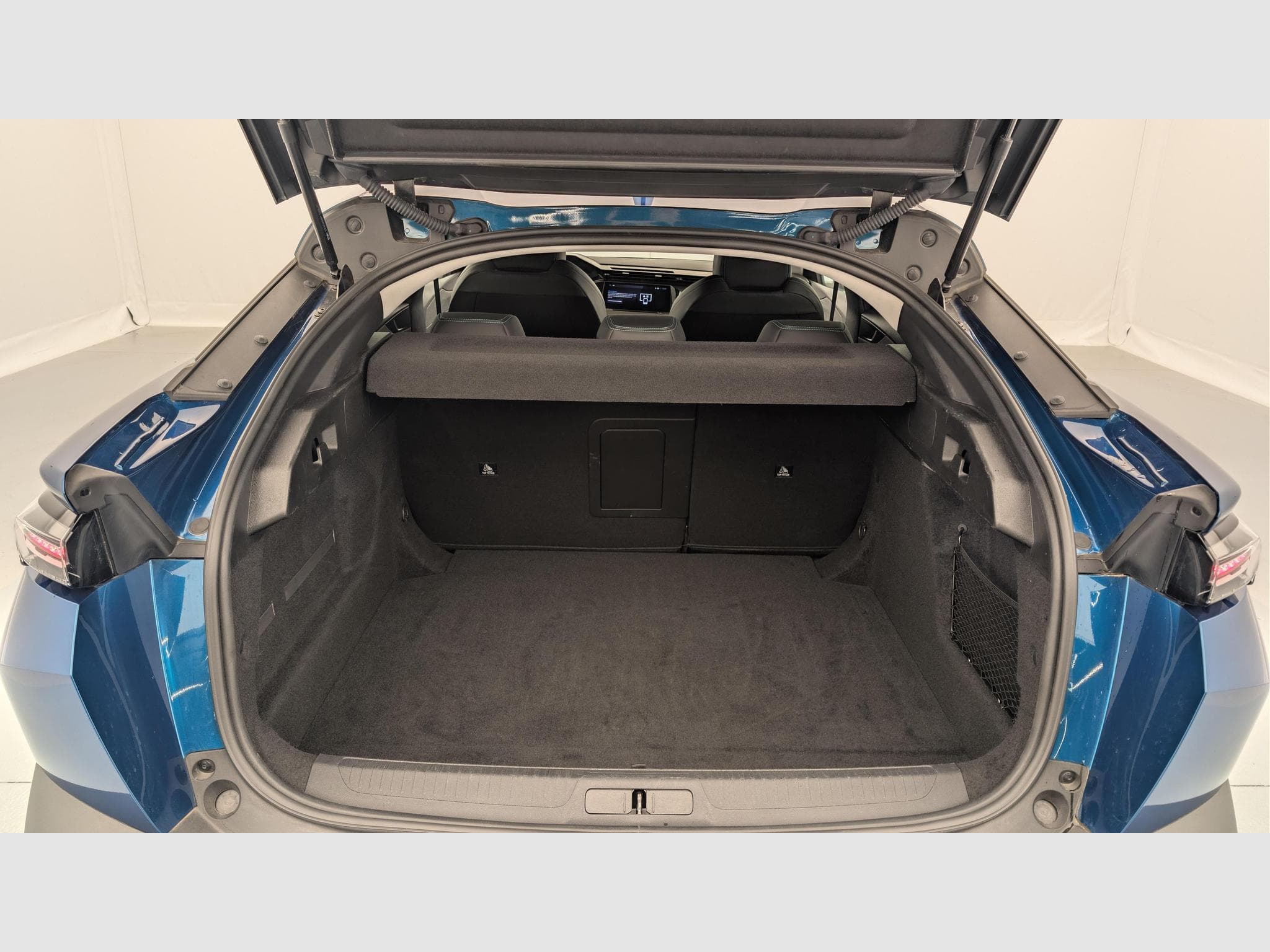 Peugeot 408 Hybrid 136 e-DCS6 Allure (2025) - Foto 11