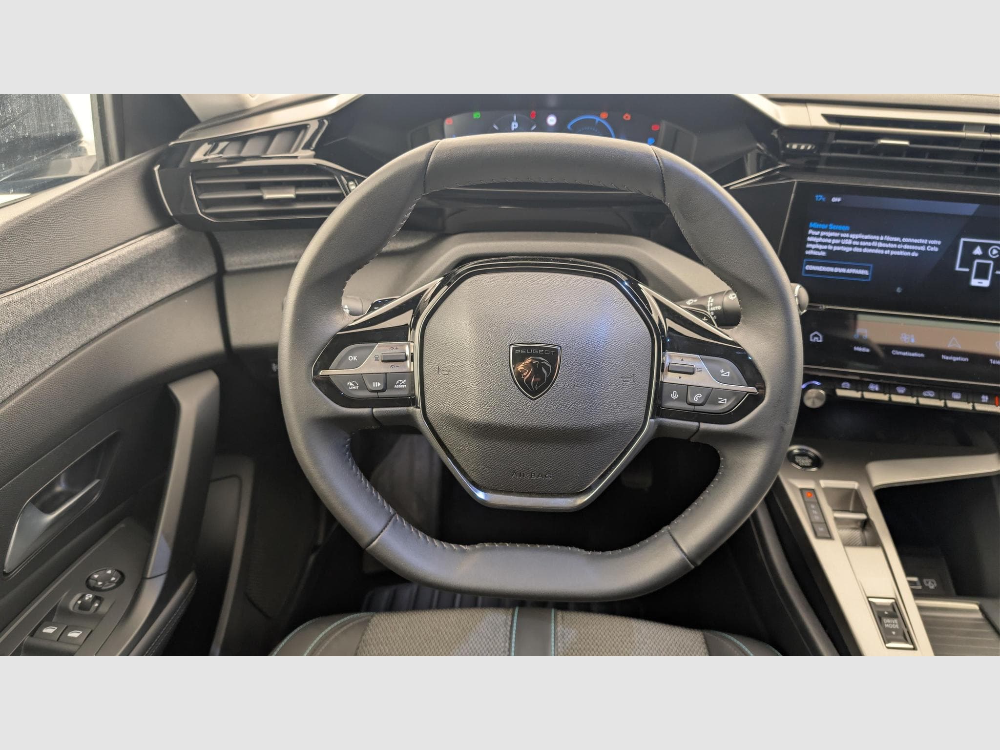Peugeot 408 Hybrid 136 e-DCS6 Allure (2025) - Foto 14