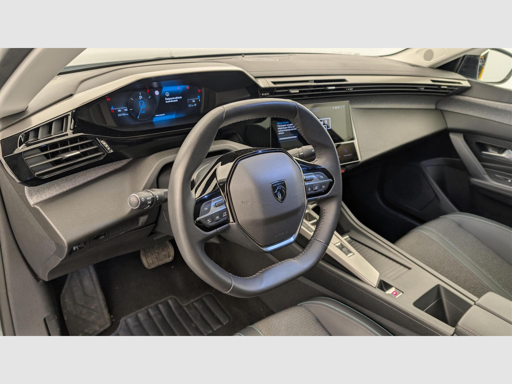 Peugeot 408 Hybrid 136 e-DCS6 Allure (2025) - Foto 12
