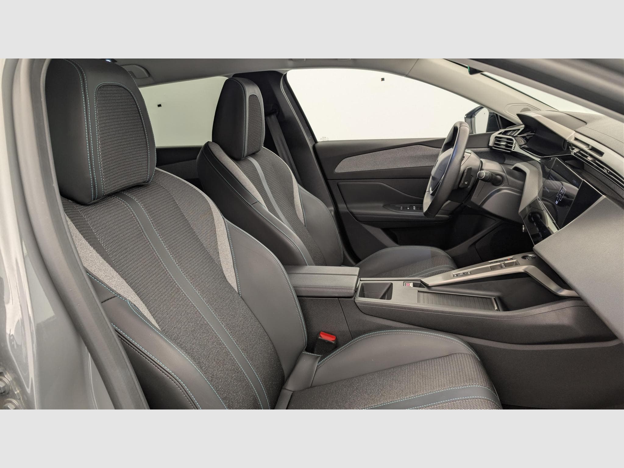 Peugeot 408 Hybrid 136 e-DCS6 Allure (2025) - Foto 9