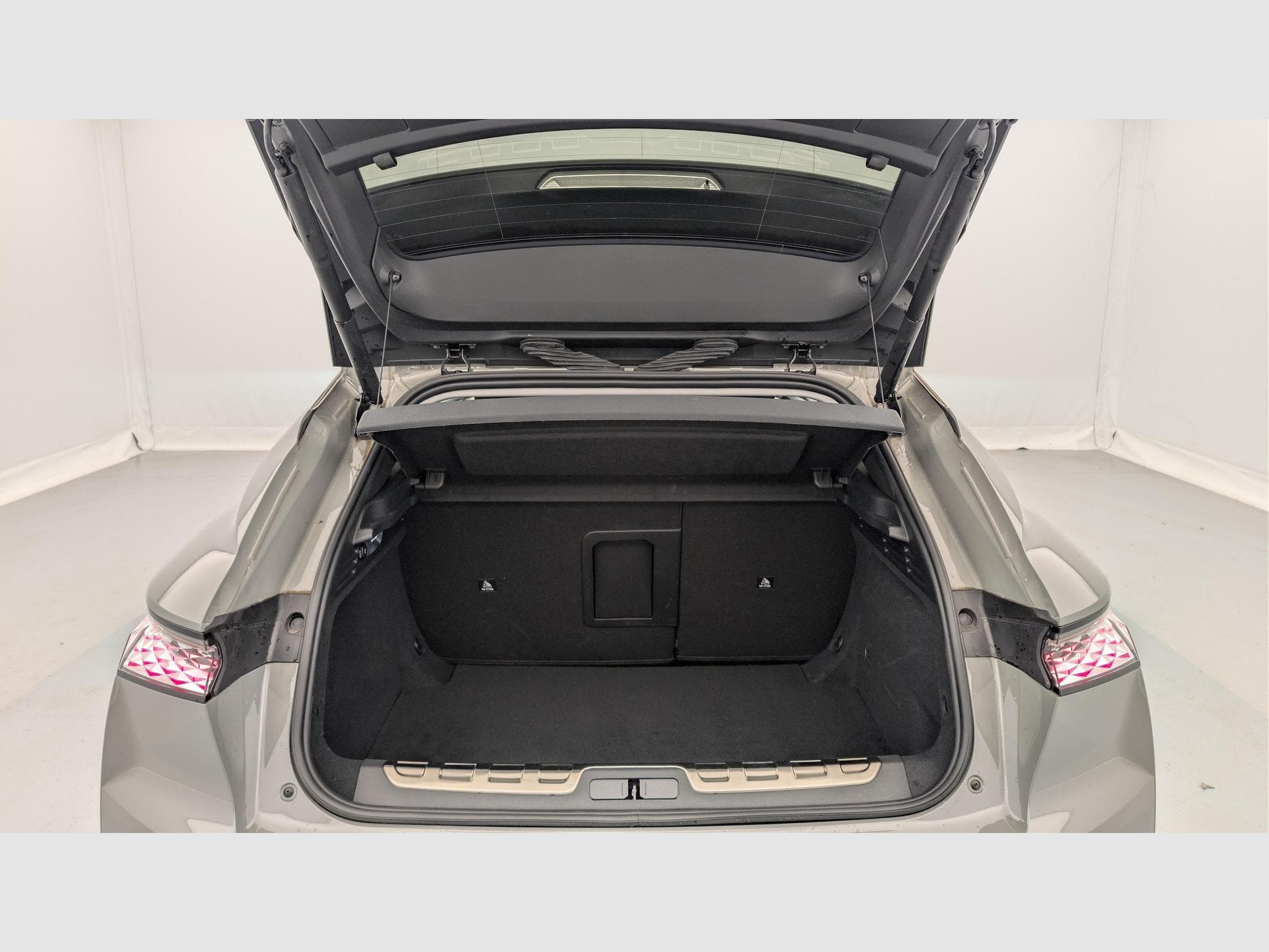 DS Automobiles DS4 PureTech 130 EAT8 Rivoli (2024) - Foto 9