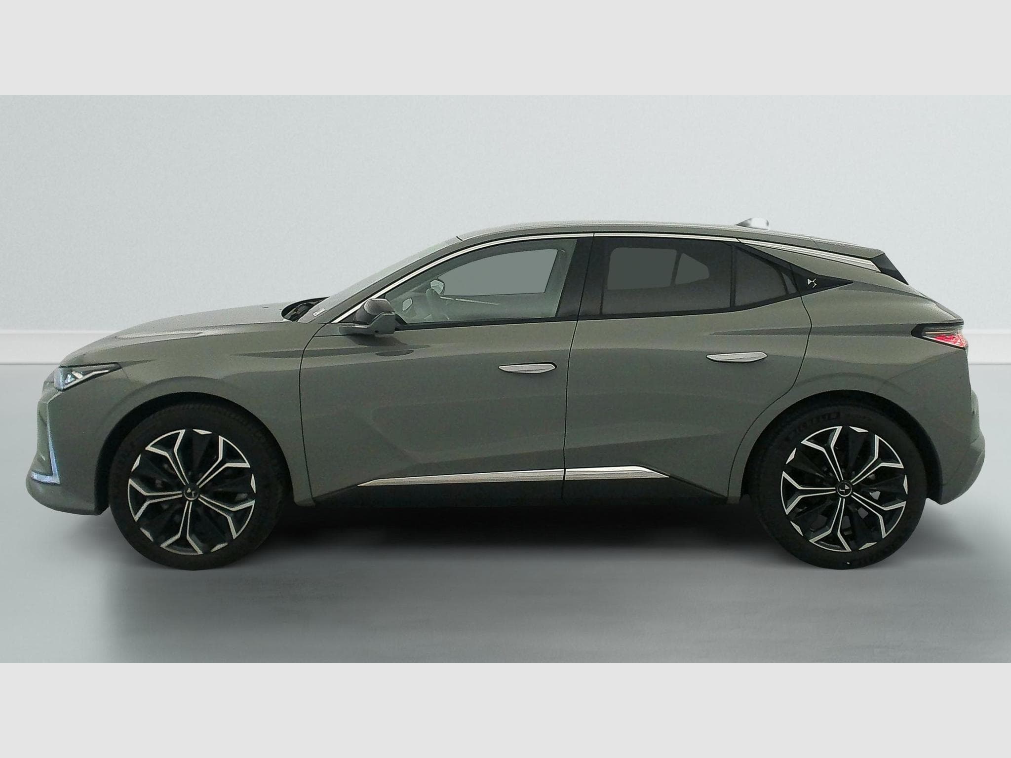 DS Automobiles DS4 PureTech 130 EAT8 Rivoli (2024) - Foto 4