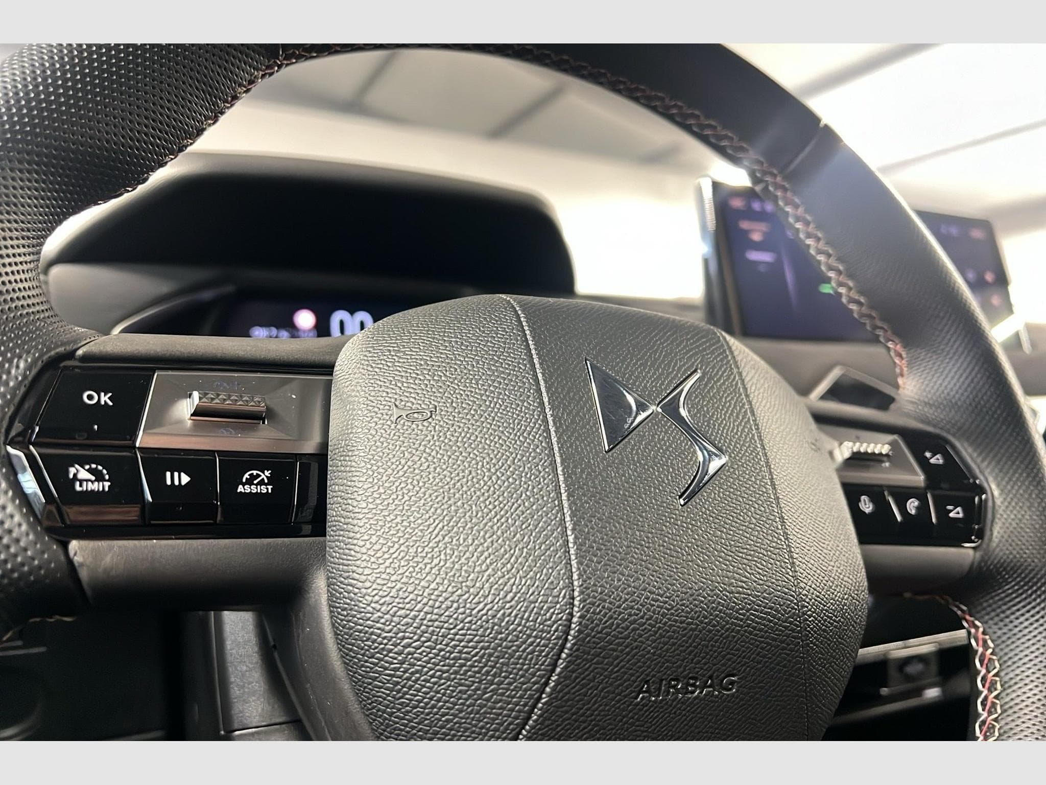 DS Automobiles DS3 PureTech 100 BVM6 Performance Line (2024) - Foto 15