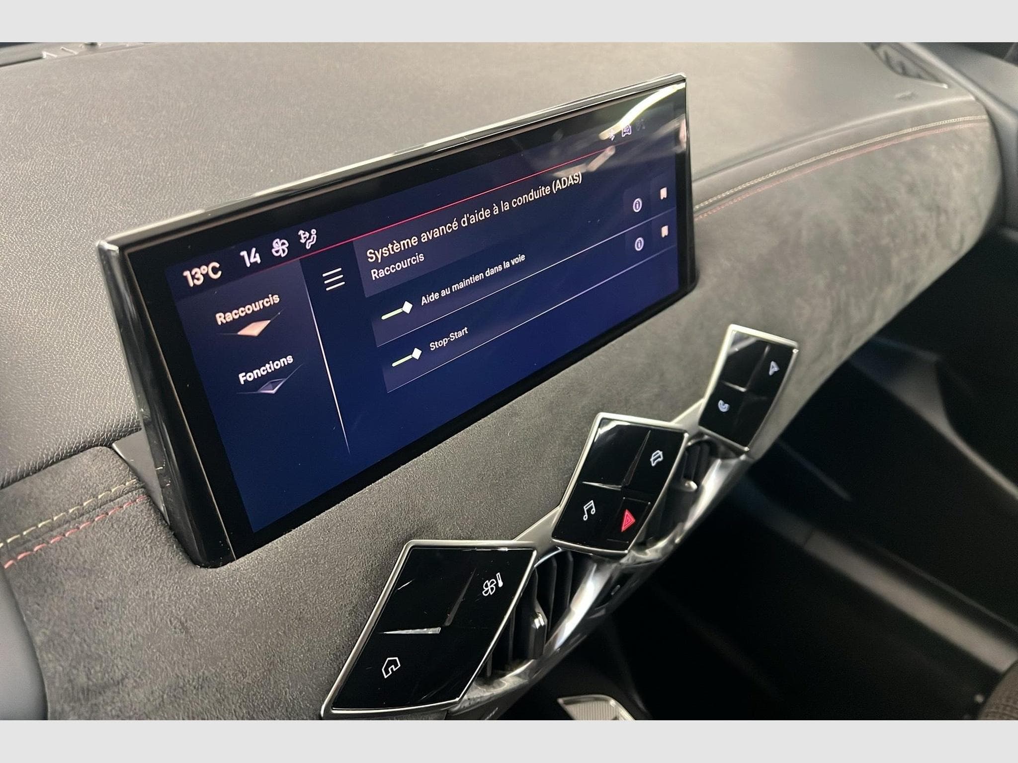 DS Automobiles DS3 PureTech 100 BVM6 Performance Line (2024) - Foto 17