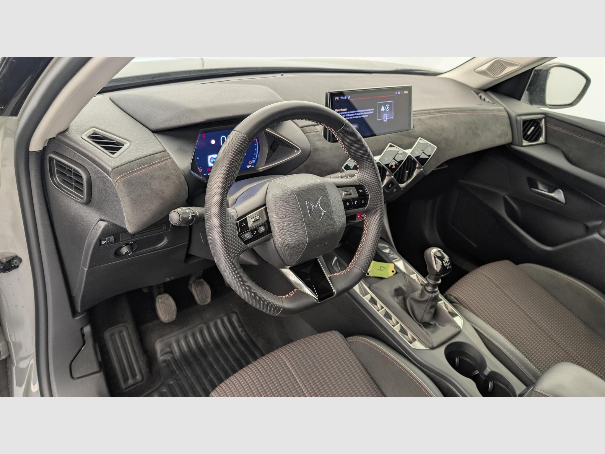 DS Automobiles DS3 PureTech 100 BVM6 Performance Line (2024) - Foto 15