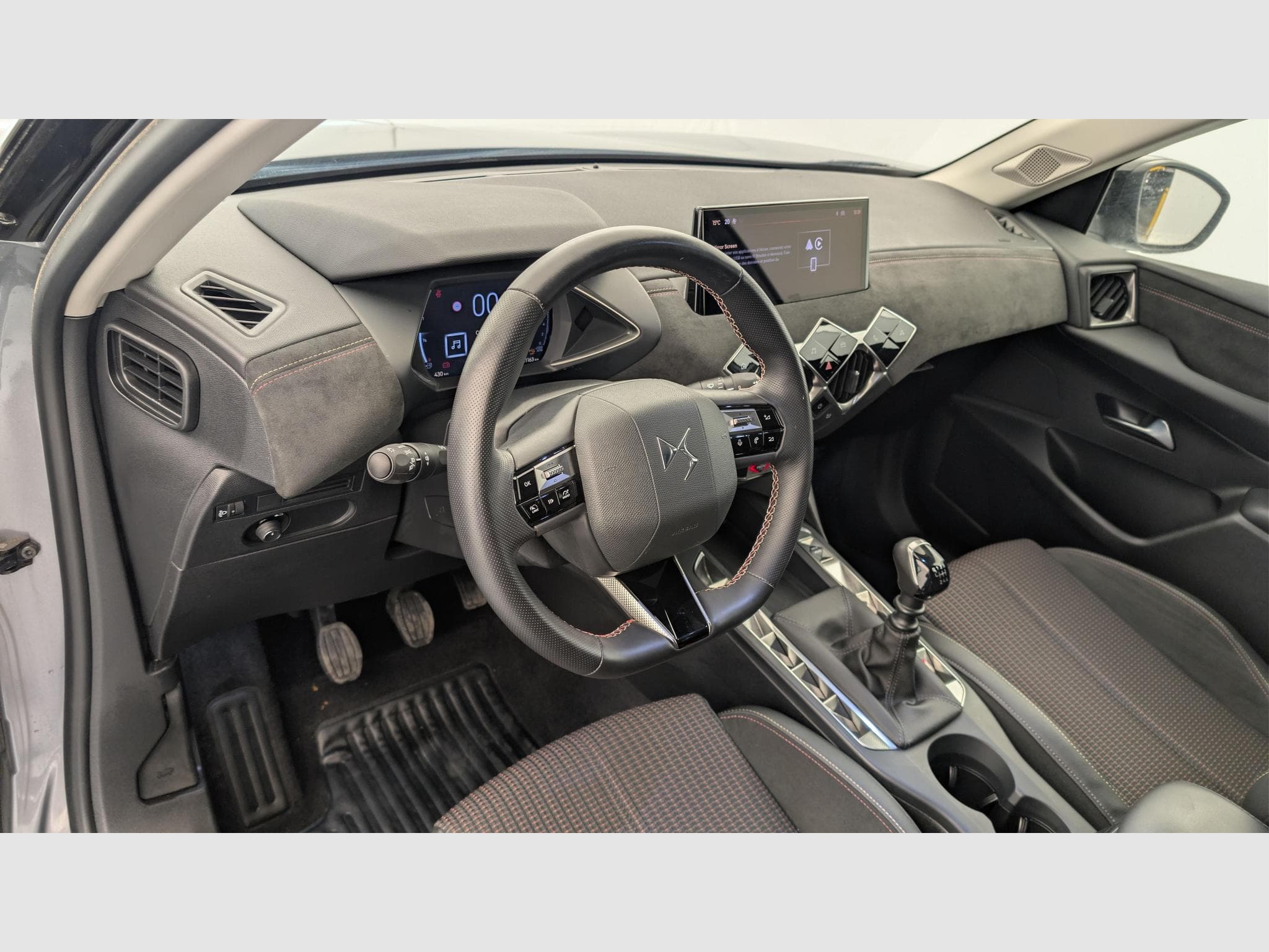 DS Automobiles DS3 PureTech 100 BVM6 Performance Line (2024) - Foto 15