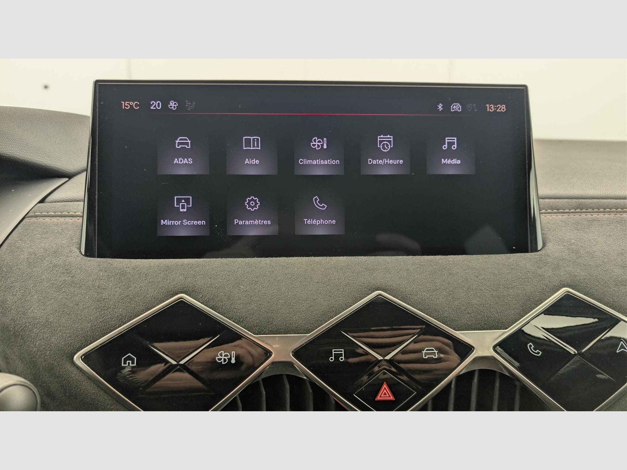 DS Automobiles DS3 PureTech 100 BVM6 Performance Line (2024) - Foto 17