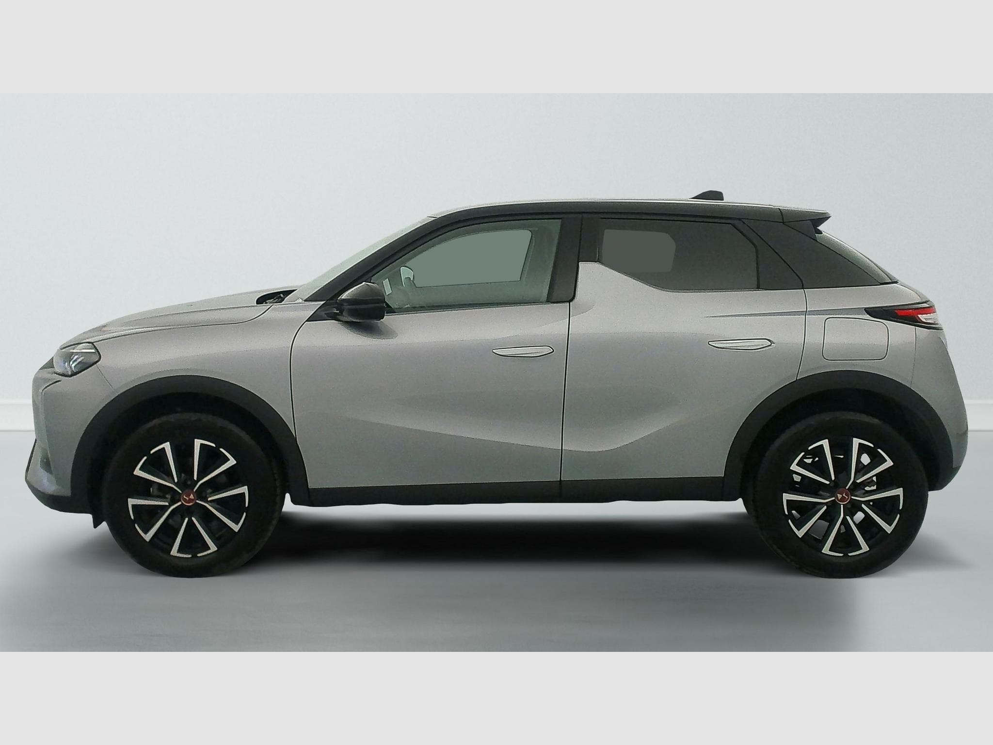 DS Automobiles DS3 PureTech 100 BVM6 Performance Line (2024) - Foto 4