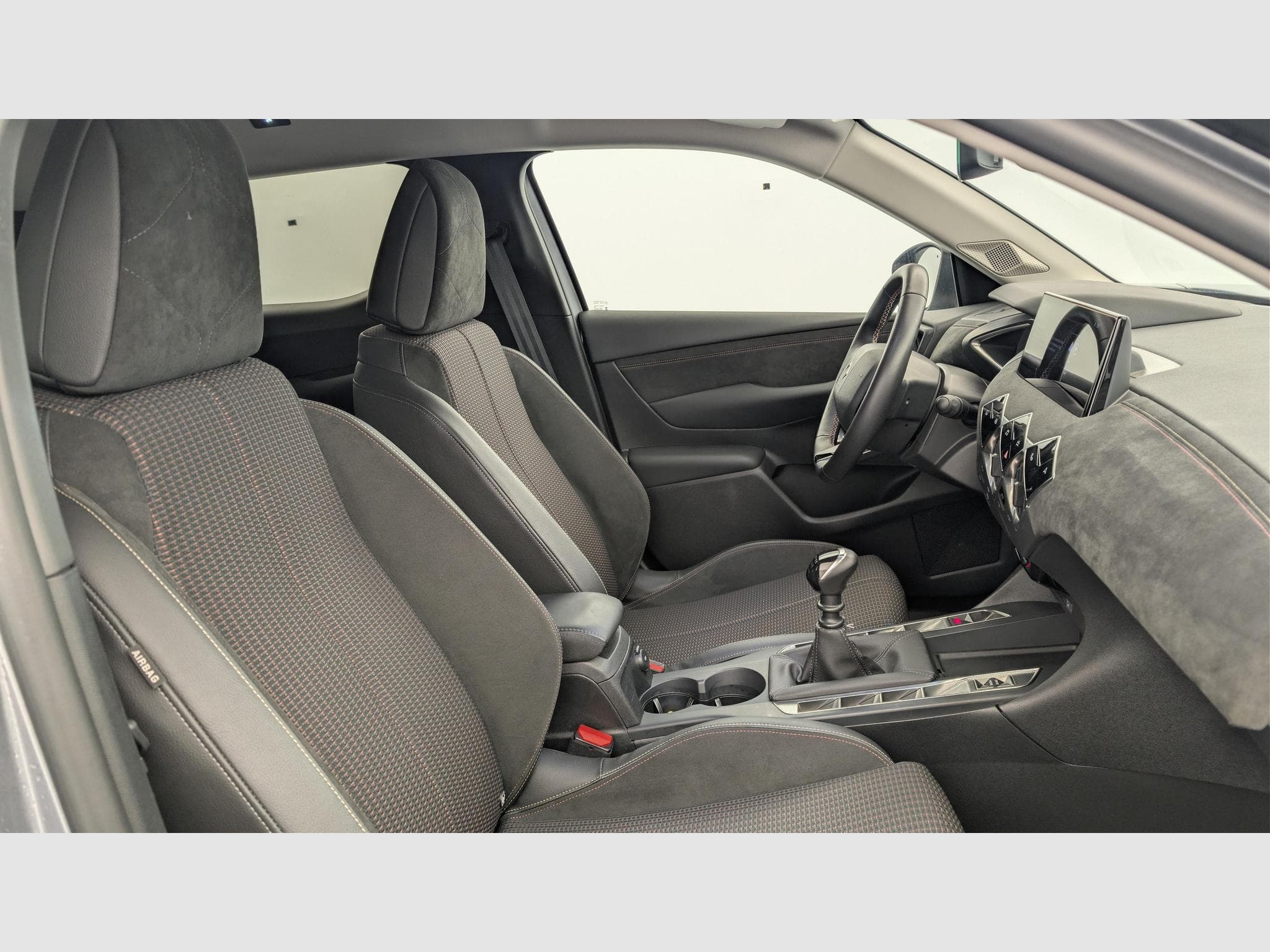 DS Automobiles DS3 PureTech 100 BVM6 Performance Line (2024) - Foto 9