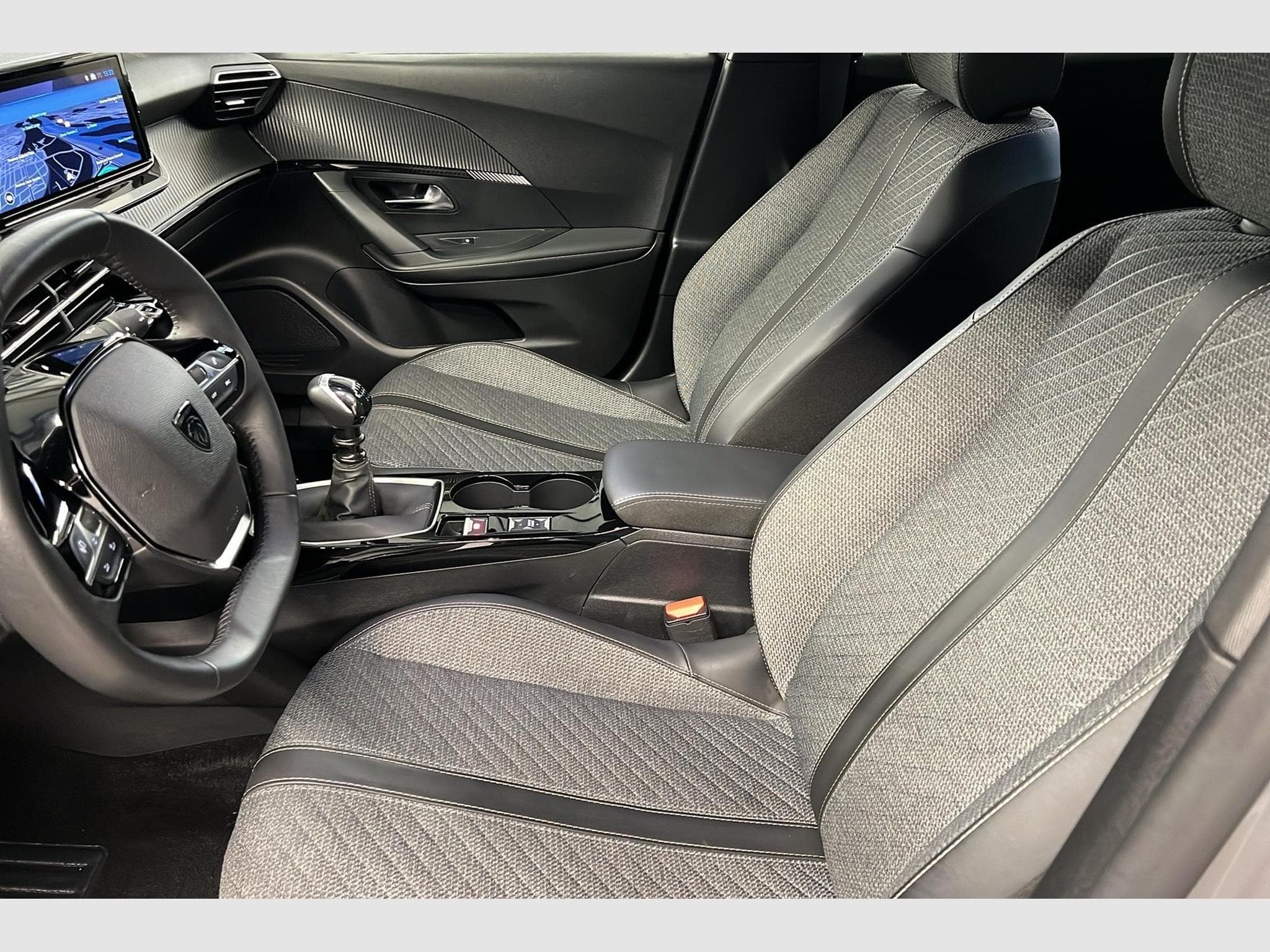 Peugeot 2008 PureTech 100 S&S BVM6 Allure (2024) - Foto 15