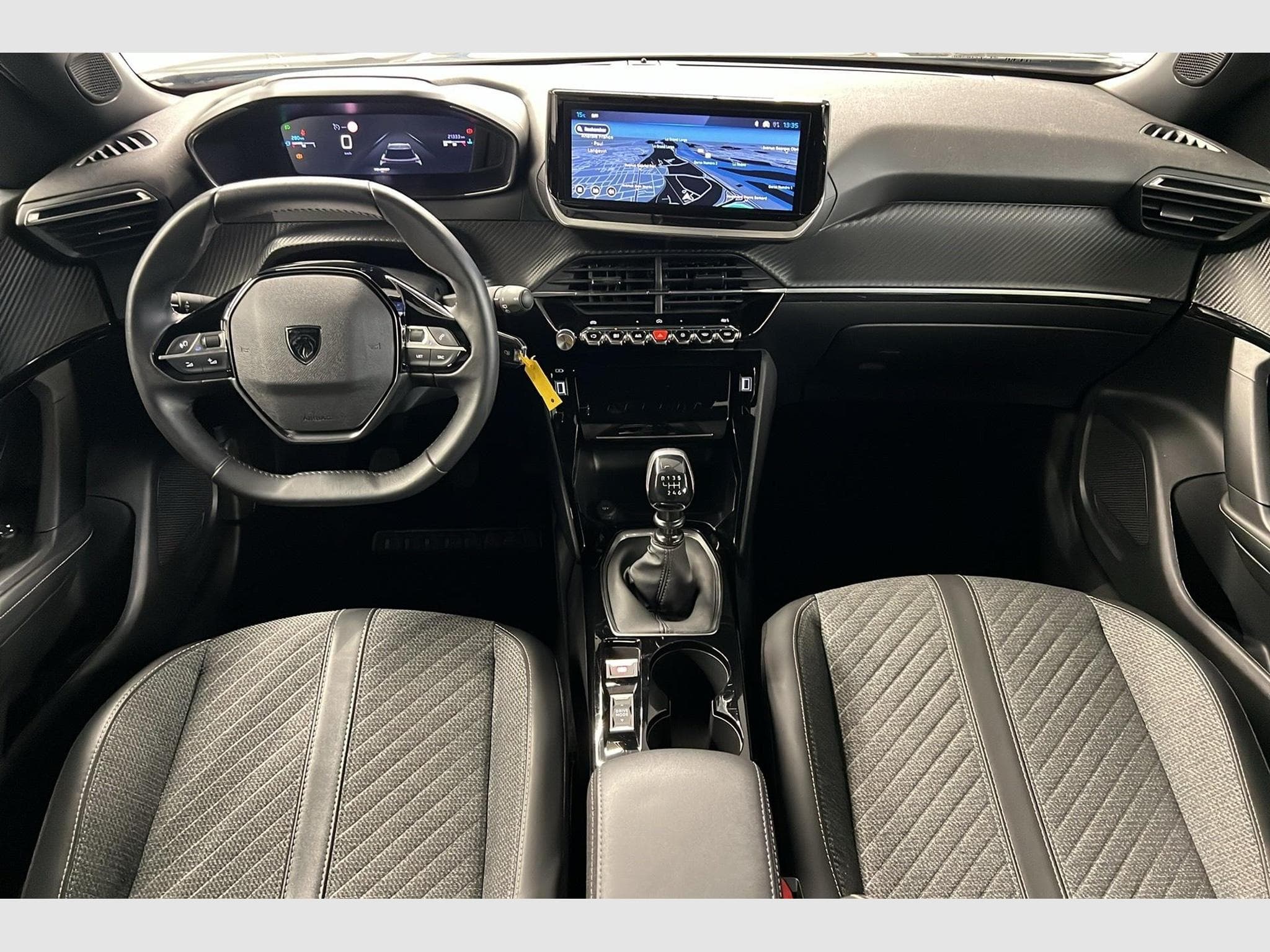 Peugeot 2008 PureTech 100 S&S BVM6 Allure (2024) - Foto 18