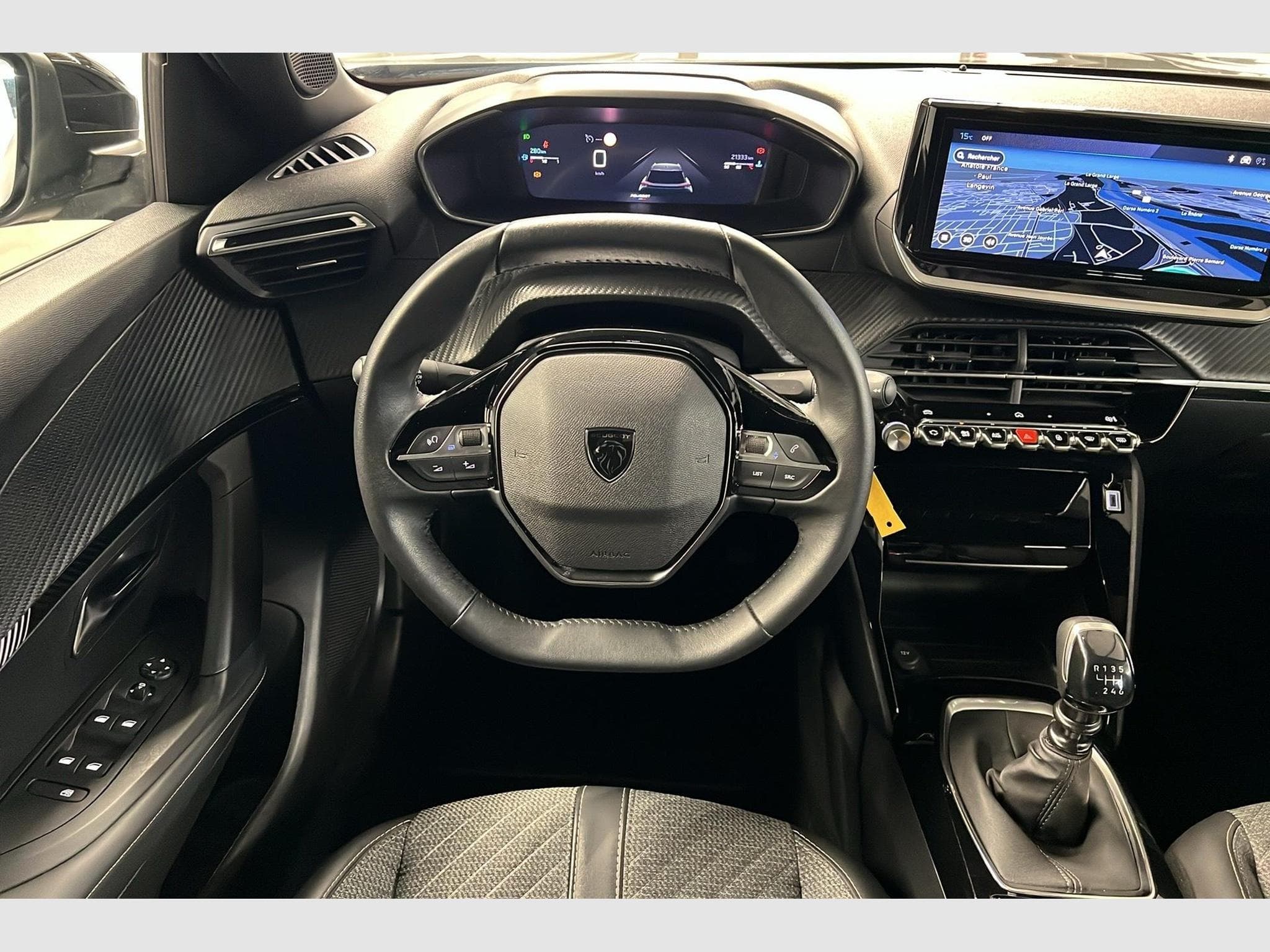 Peugeot 2008 PureTech 100 S&S BVM6 Allure (2024) - Foto 19