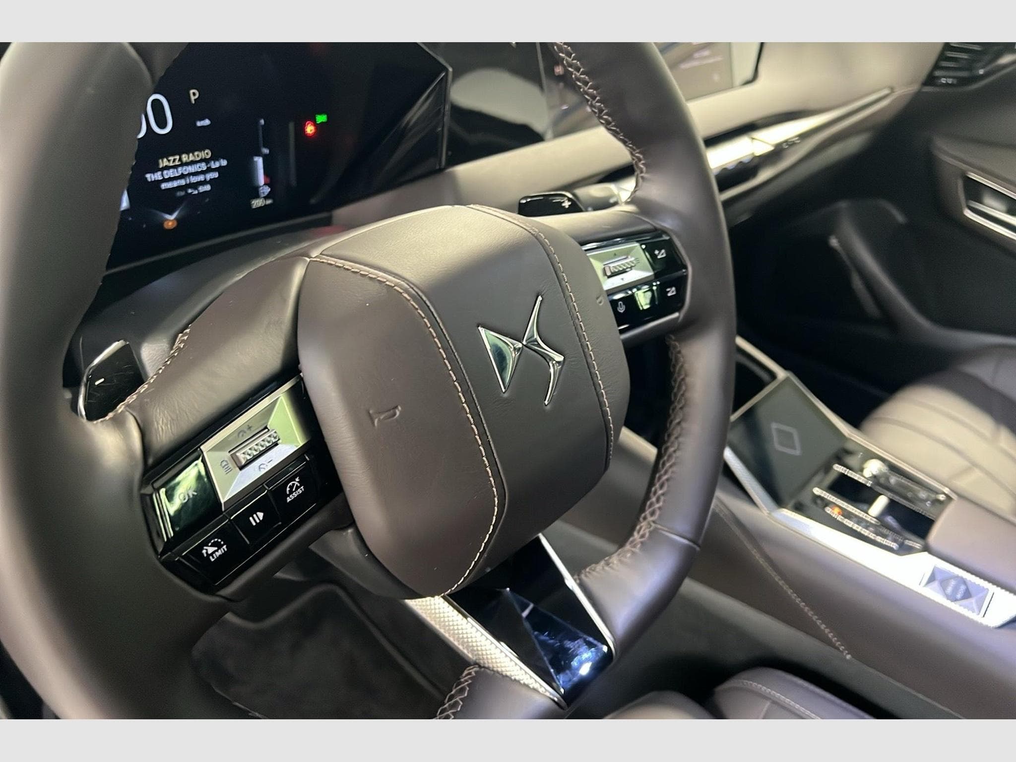 DS Automobiles DS4 PureTech 130 EAT8 Cross Opera (2023) - Foto 15