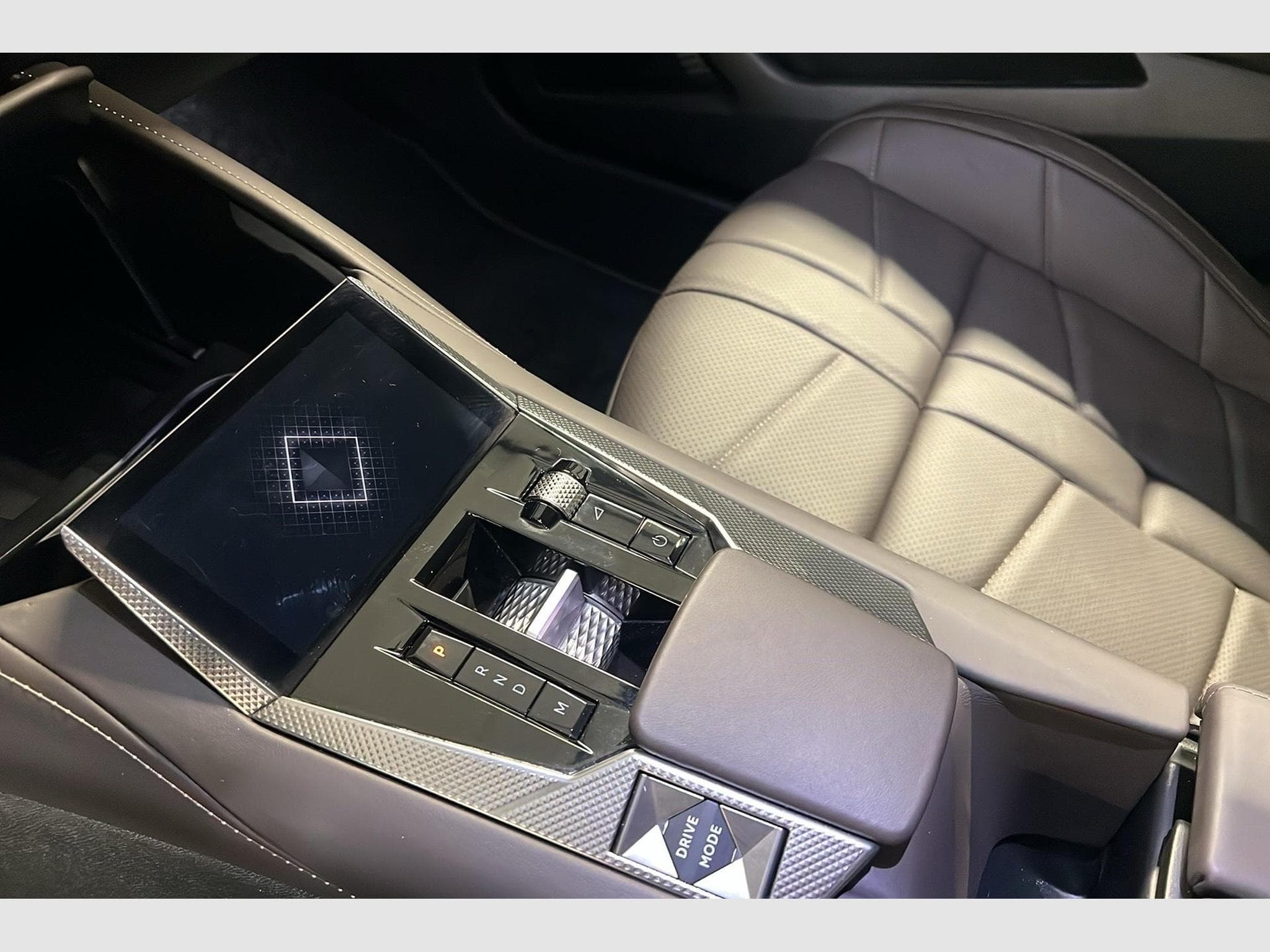 DS Automobiles DS4 PureTech 130 EAT8 Cross Opera (2023) - Foto 16
