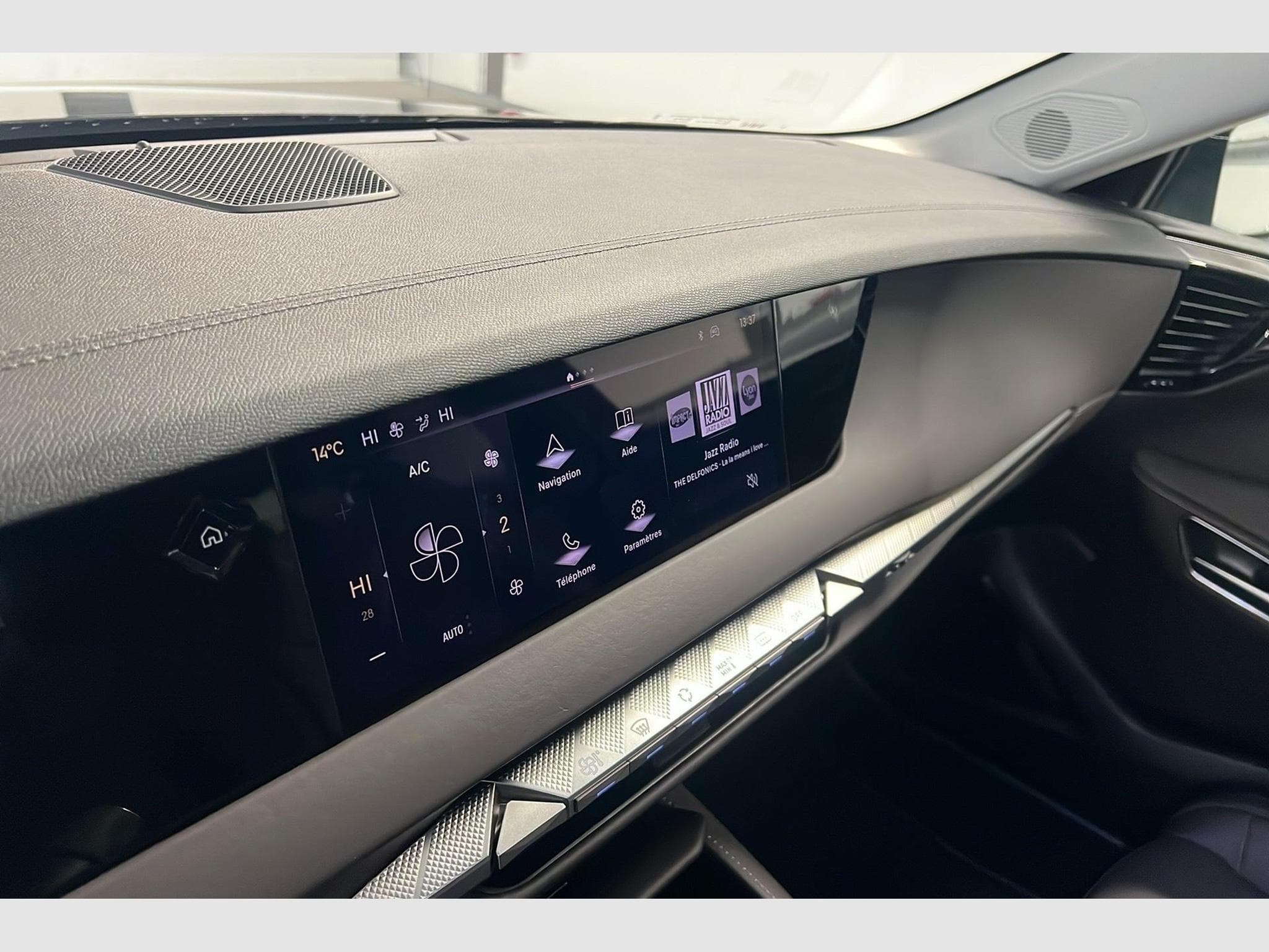 DS Automobiles DS4 PureTech 130 EAT8 Cross Opera (2023) - Foto 17