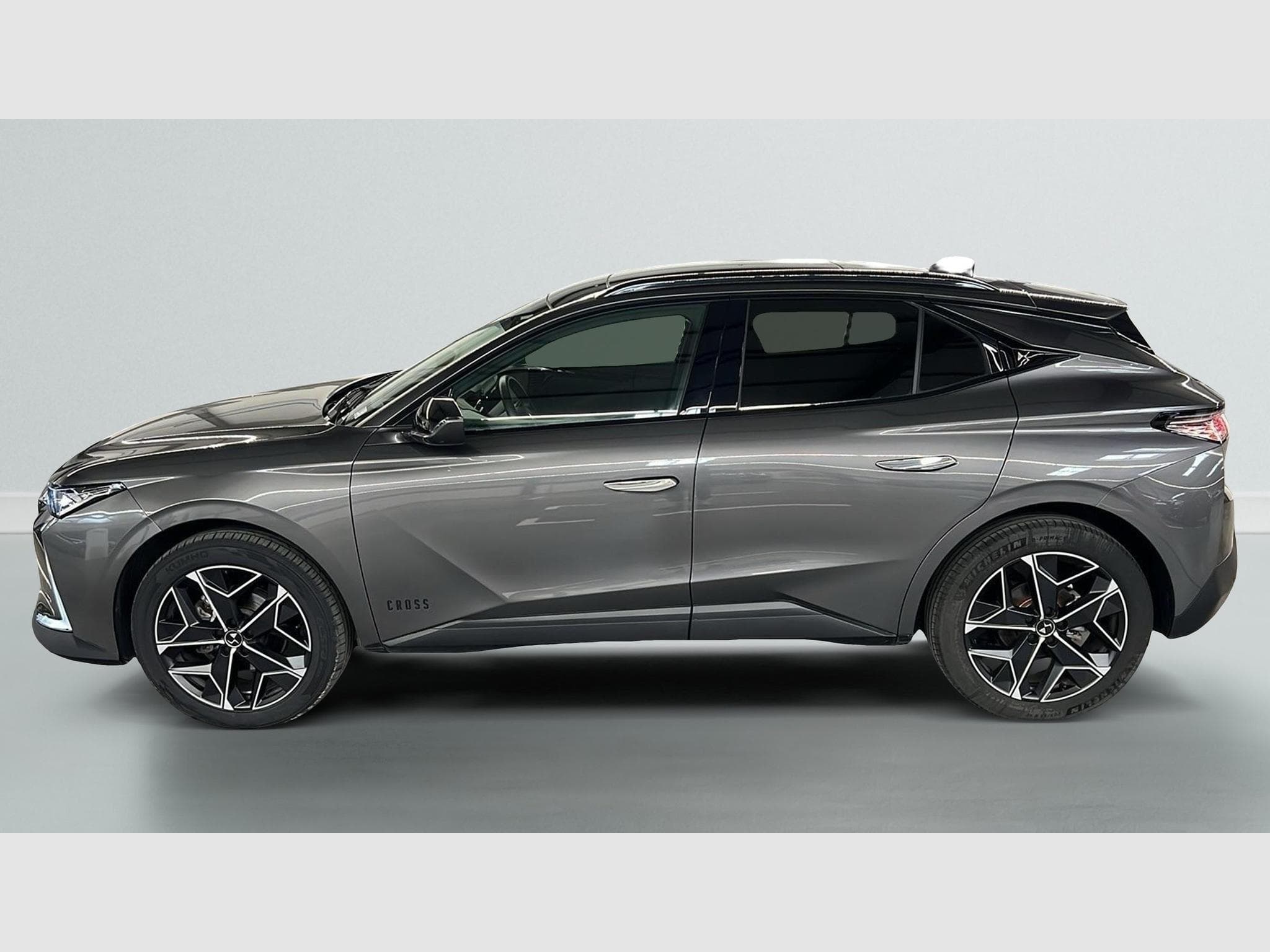 DS Automobiles DS4 PureTech 130 EAT8 Cross Opera (2023) - Foto 4