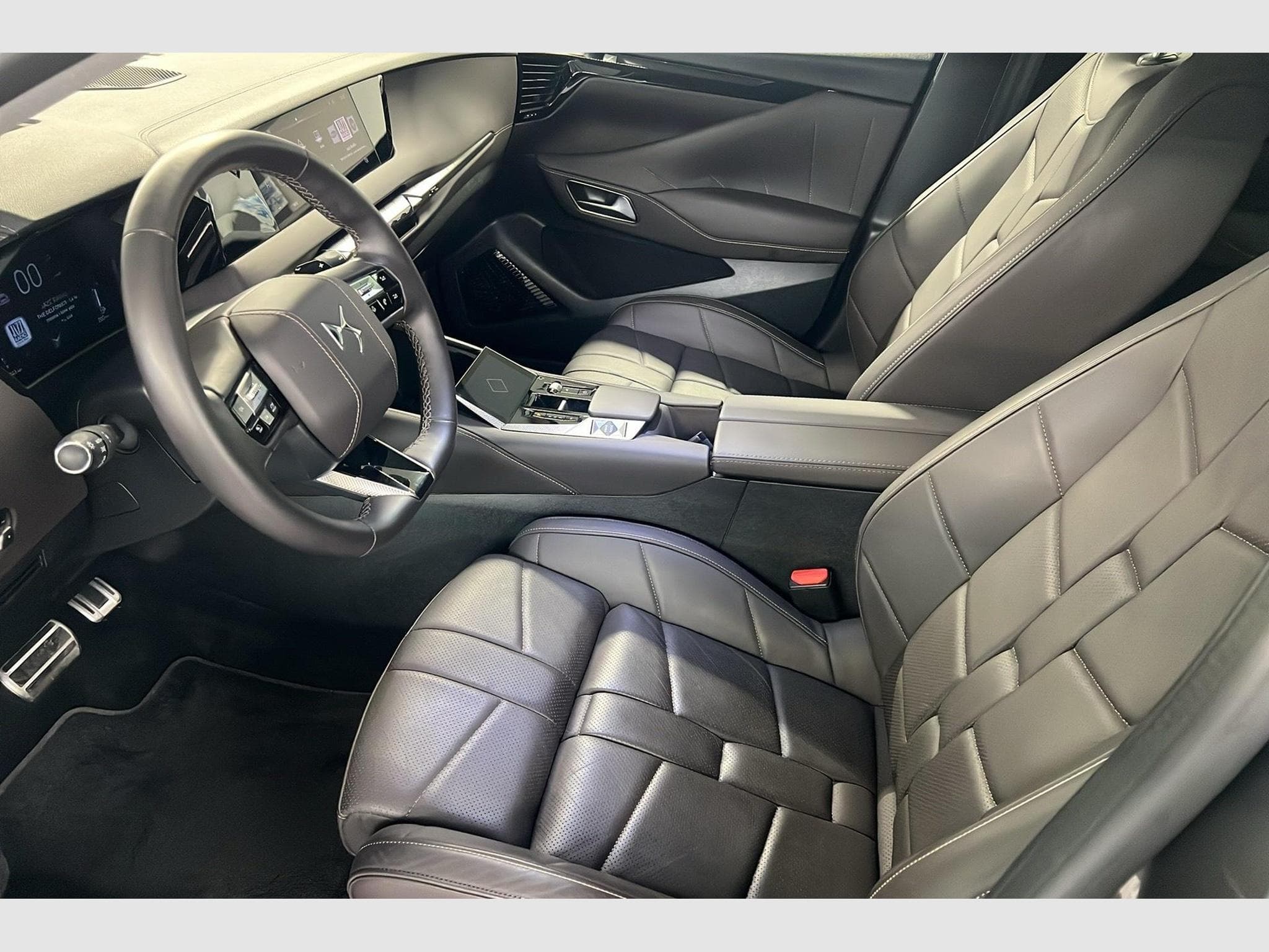 DS Automobiles DS4 PureTech 130 EAT8 Cross Opera (2023) - Foto 9