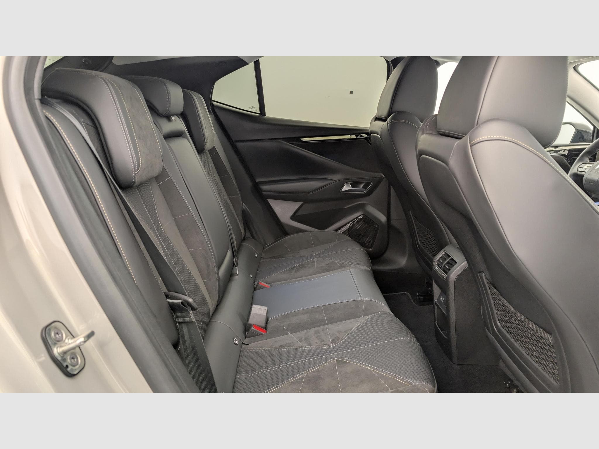 DS Automobiles DS4 PureTech 130 EAT8 Etoile - Alcantara (2024) - Foto 10