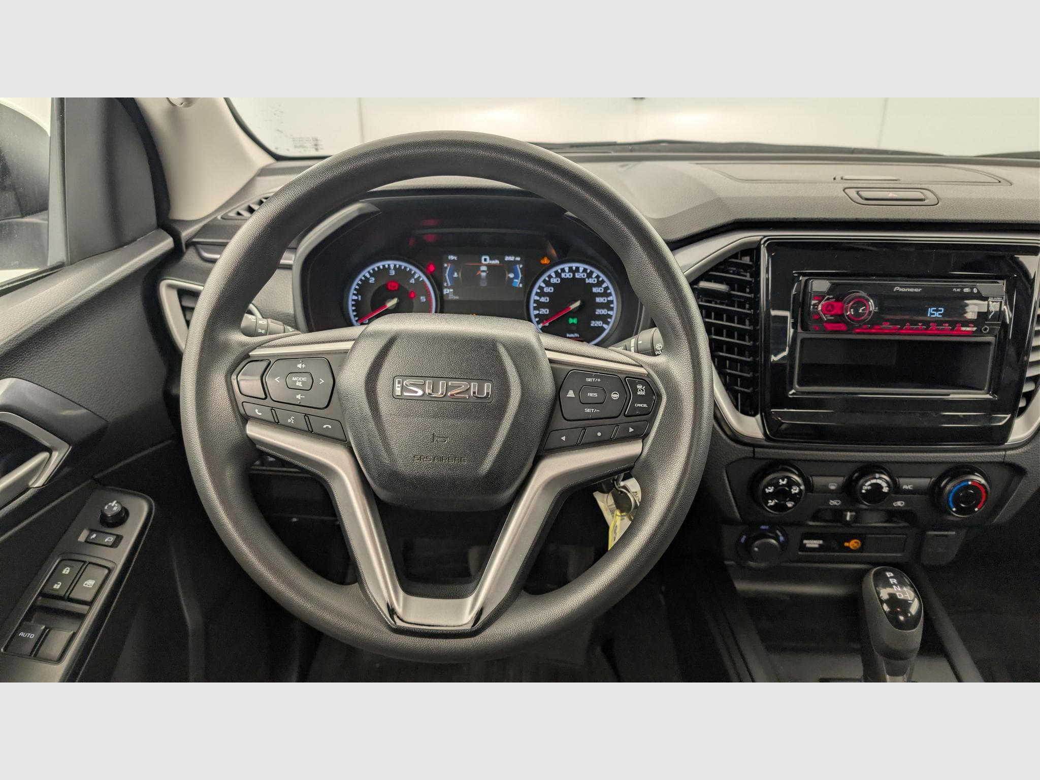 Isuzu D-MAX N60 SPACE CAB 1.9 164 CH 4X4 BVA BB (2024) - Foto 14