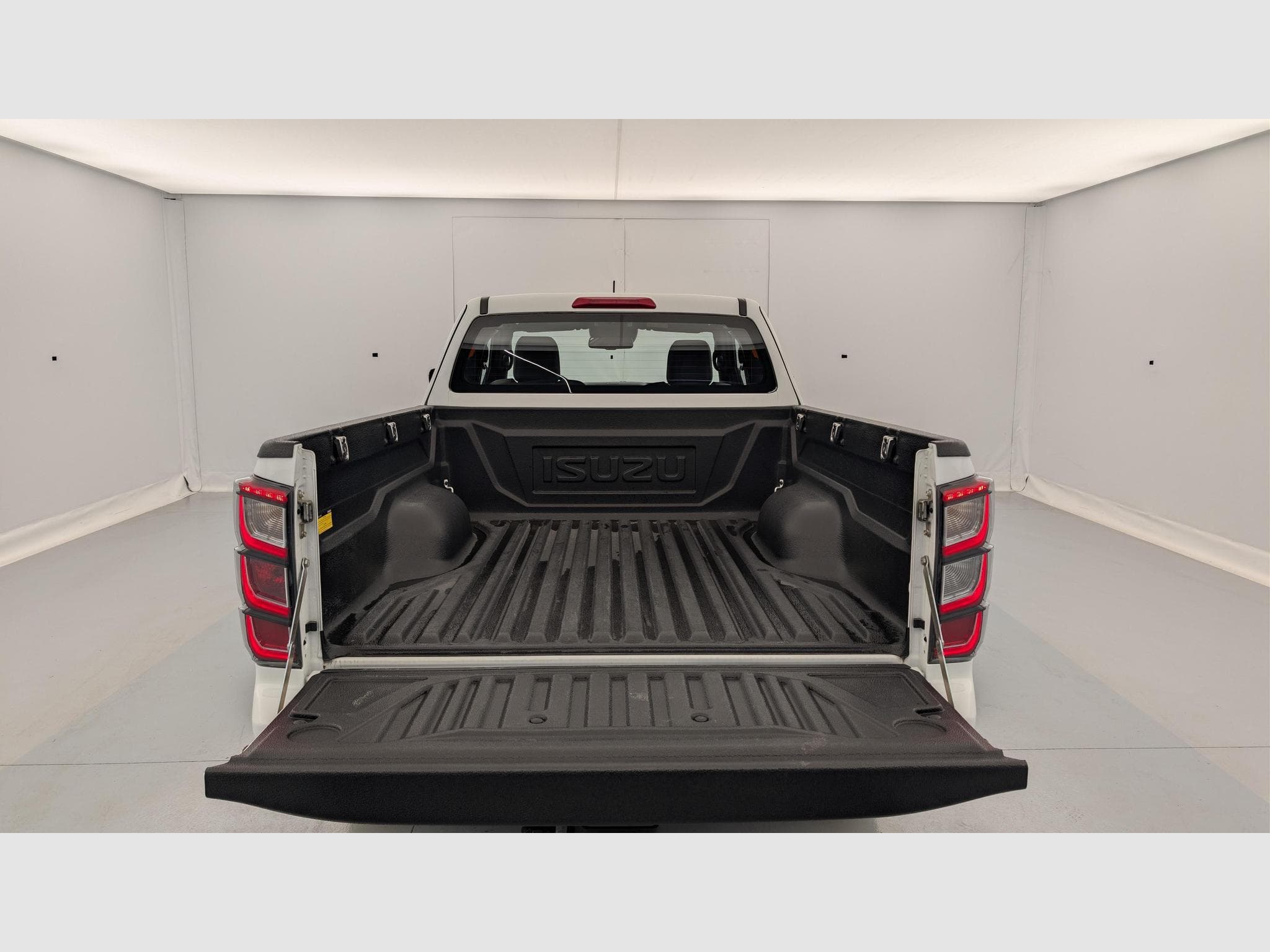 Isuzu D-MAX 1.9 4X4 SPACE CAB N60 NSPORT MT (2024) - Photo 11