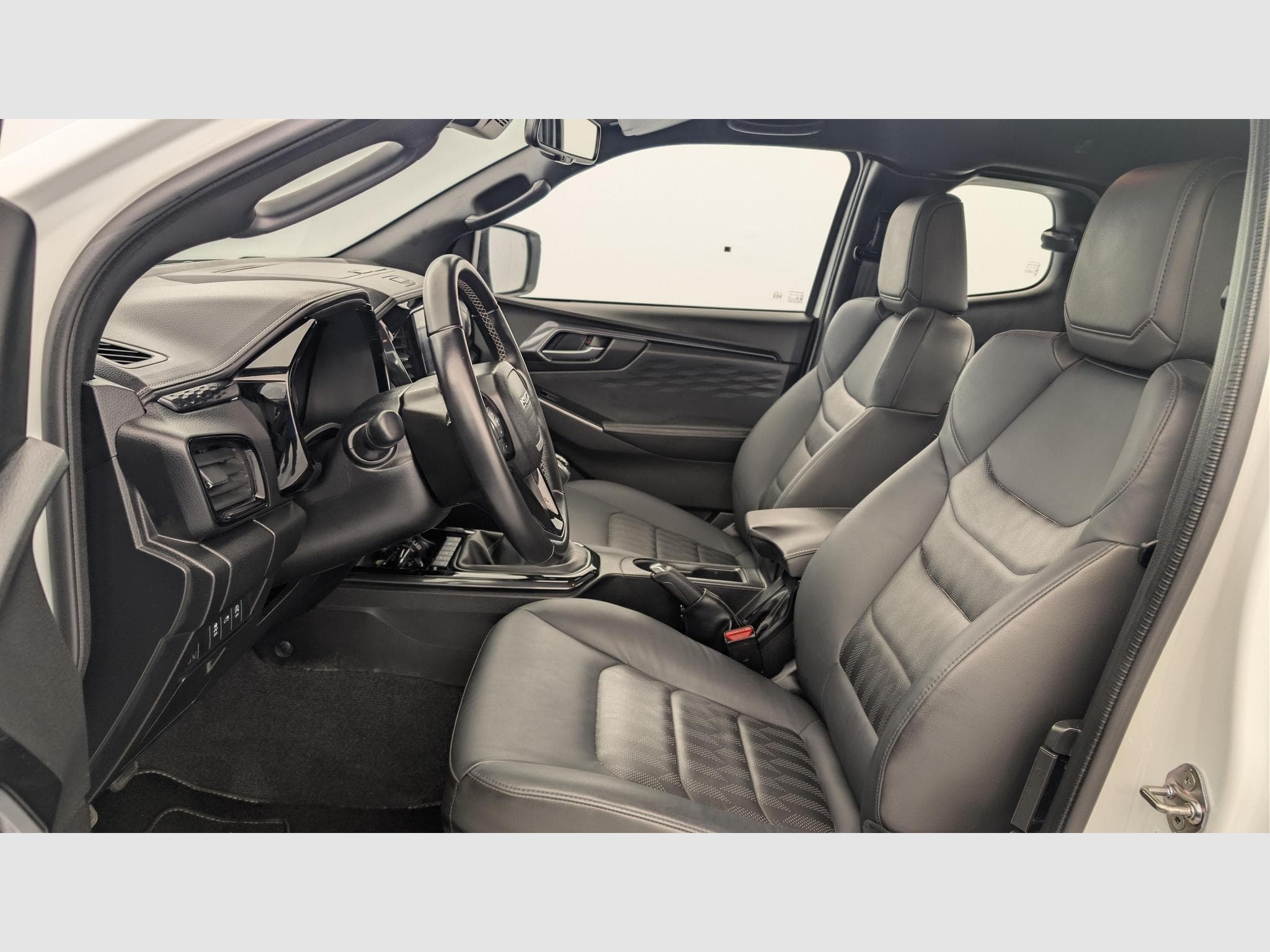 Isuzu D-MAX 1.9 4X4 SPACE CAB N60 NSPORT MT (2024) - Photo 17