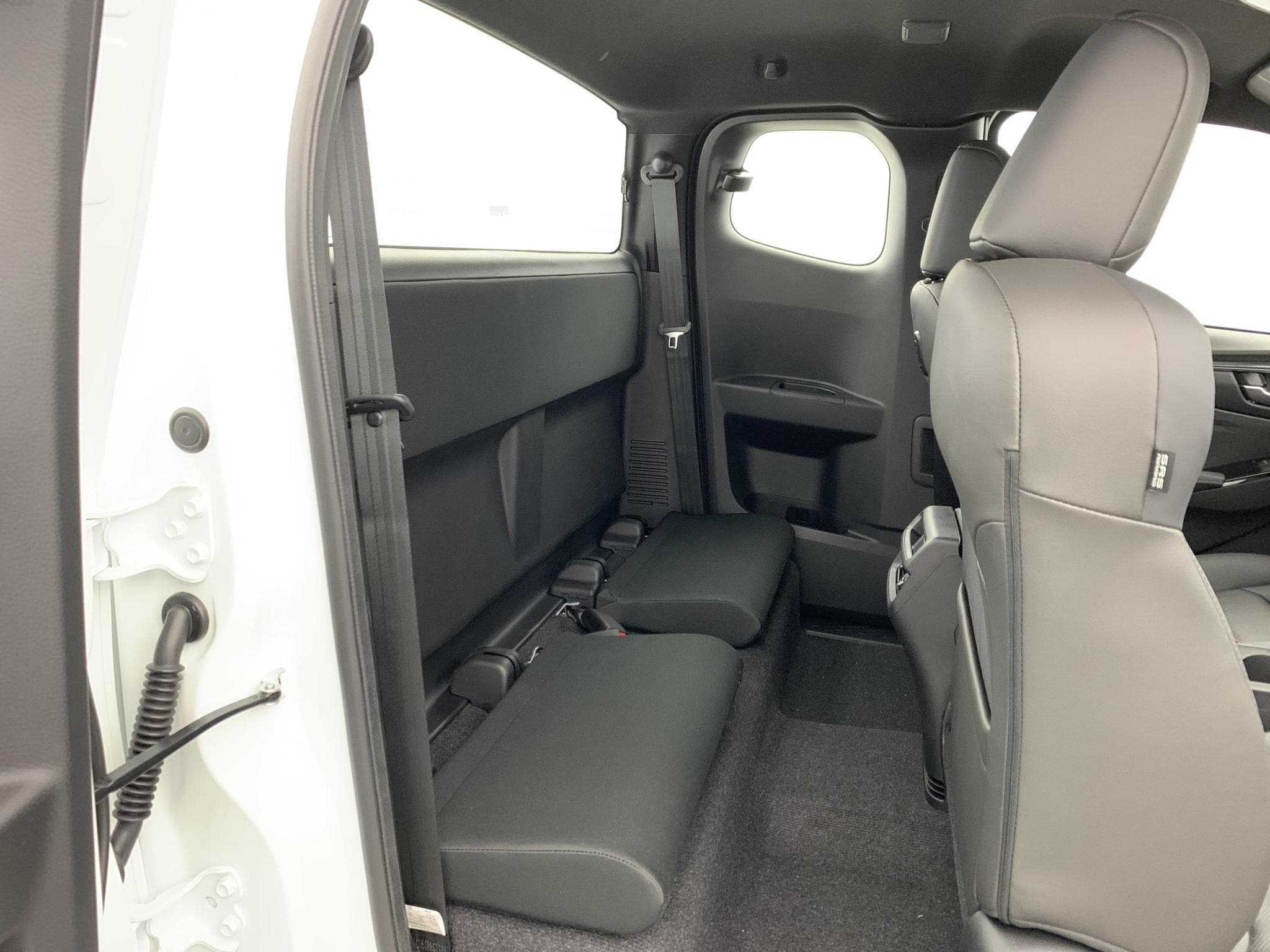 Isuzu D-MAX 1.9 4X4 SPACE CAB N60 NSPORT MT (2024) - Photo 18