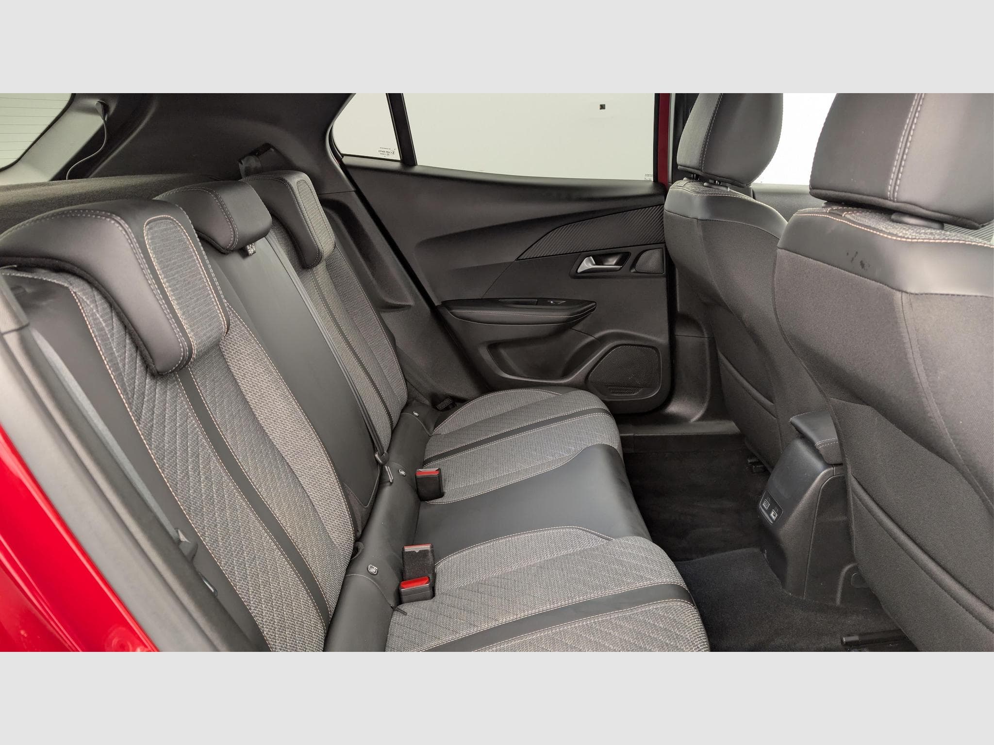 Peugeot 2008 100 S&S BVM6 Allure (2025) - Photo 10