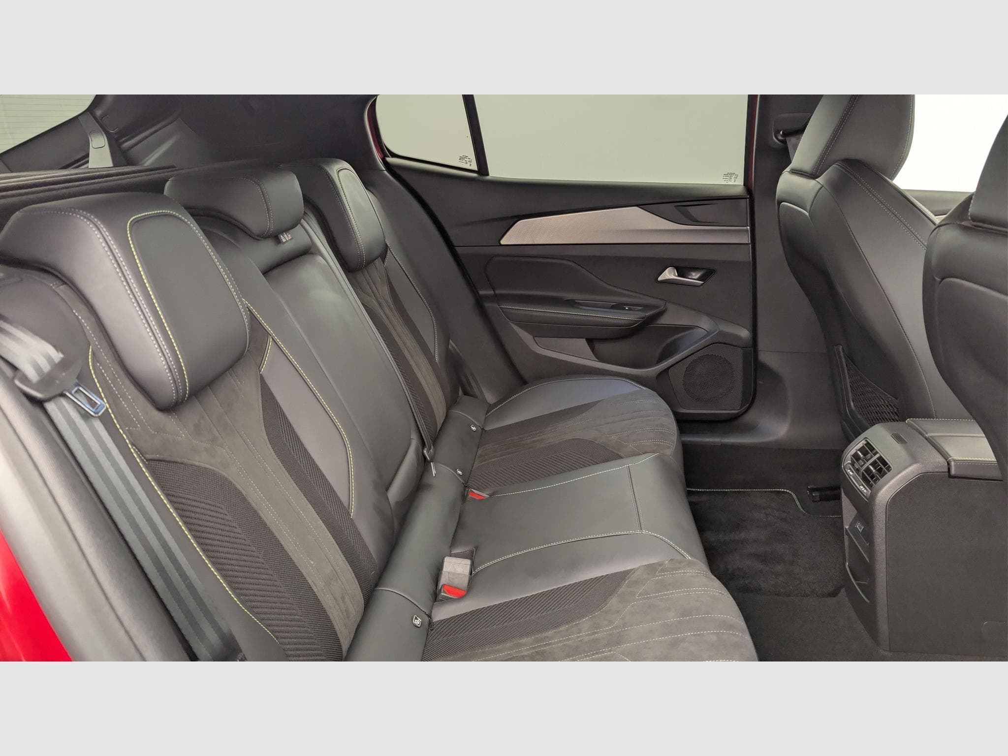 Peugeot 408 Hybrid 145 e-DCS6 GT (2025) - Photo 10