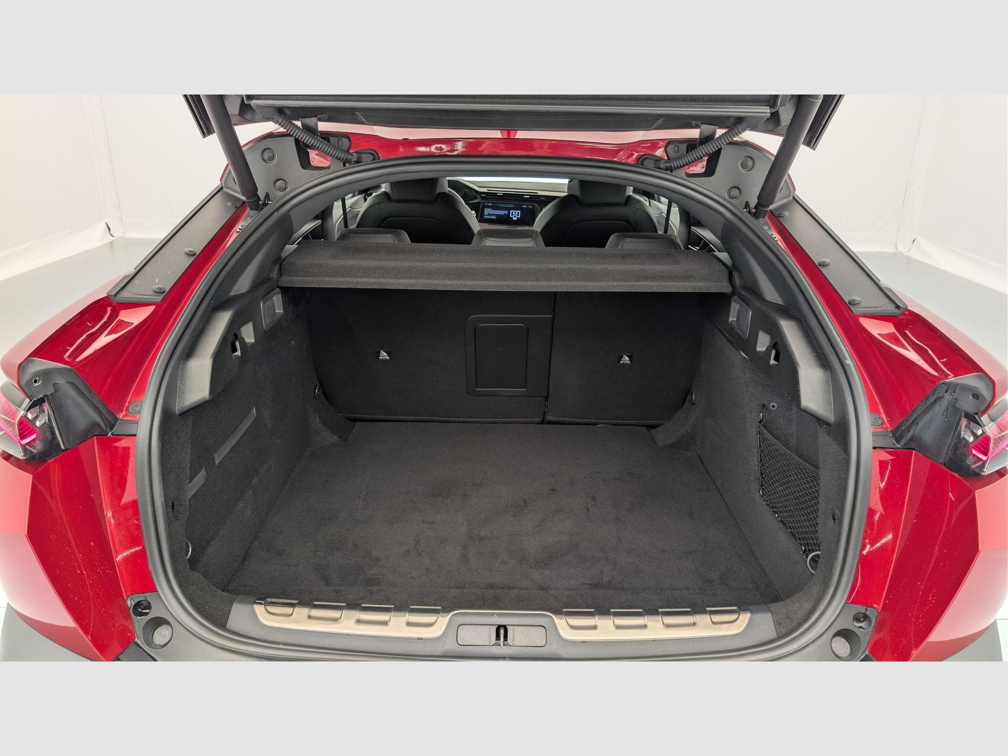 Peugeot 408 Hybrid 145 e-DCS6 GT (2025) - Photo 11