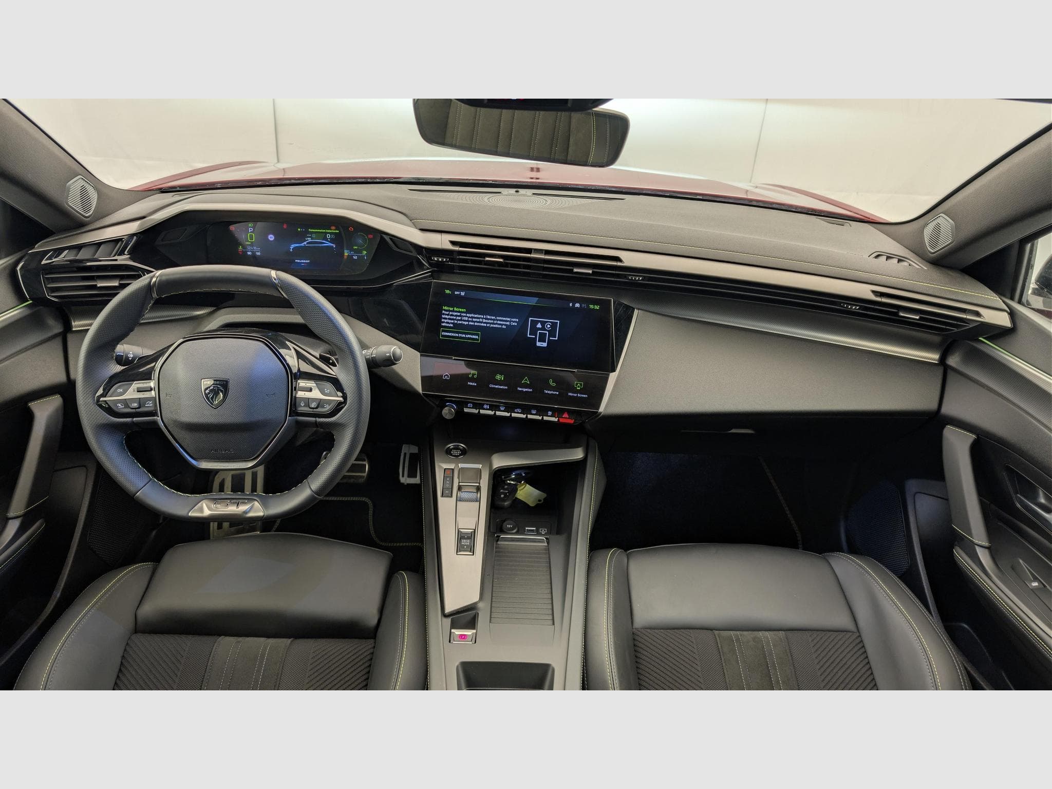 Peugeot 408 Hybrid 145 e-DCS6 GT (2025) - Photo 13
