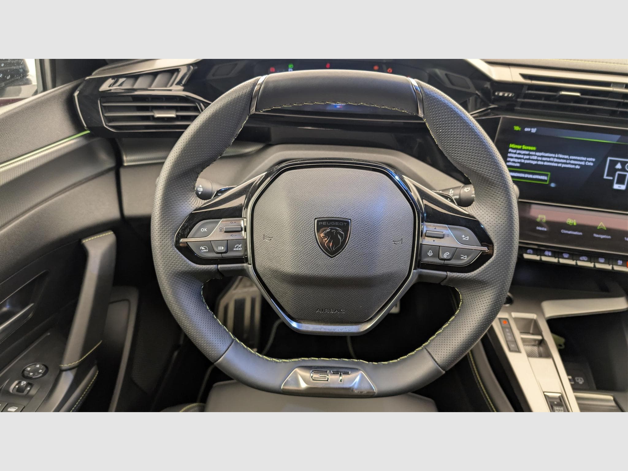 Peugeot 408 Hybrid 145 e-DCS6 GT (2025) - Photo 14
