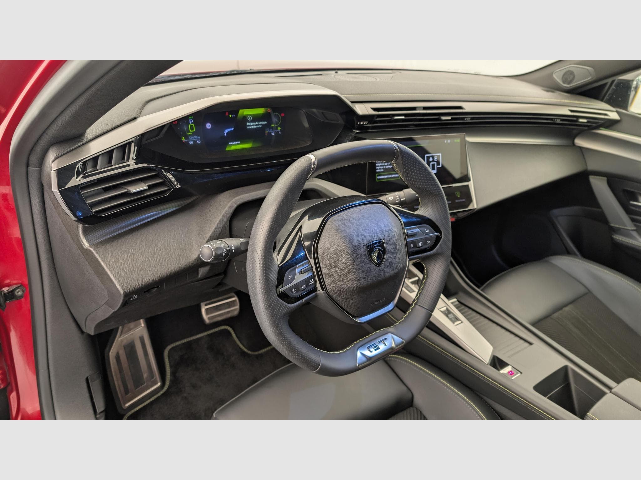 Peugeot 408 Hybrid 145 e-DCS6 GT (2025) - Photo 15