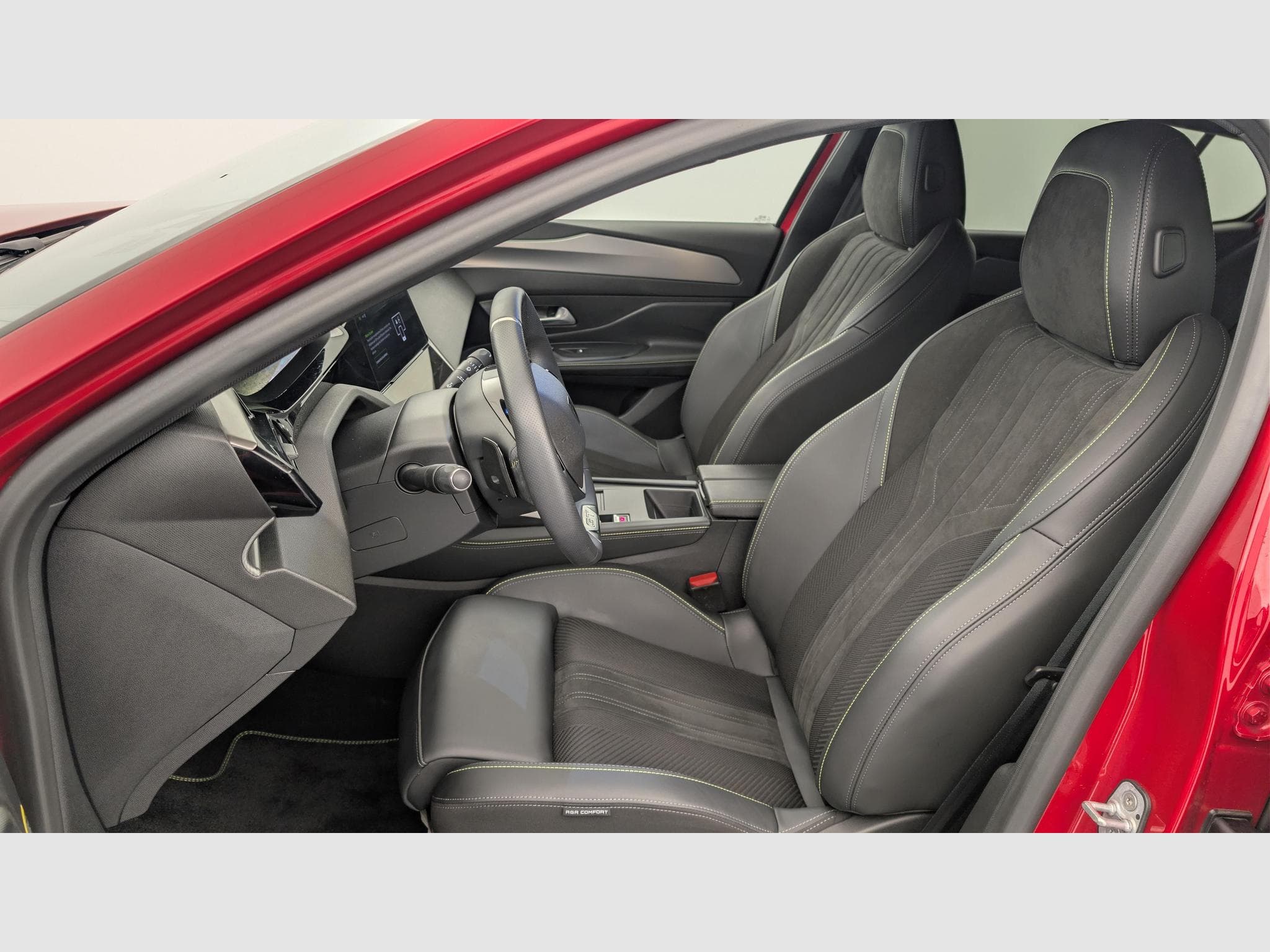 Peugeot 408 Hybrid 145 e-DCS6 GT (2025) - Photo 16